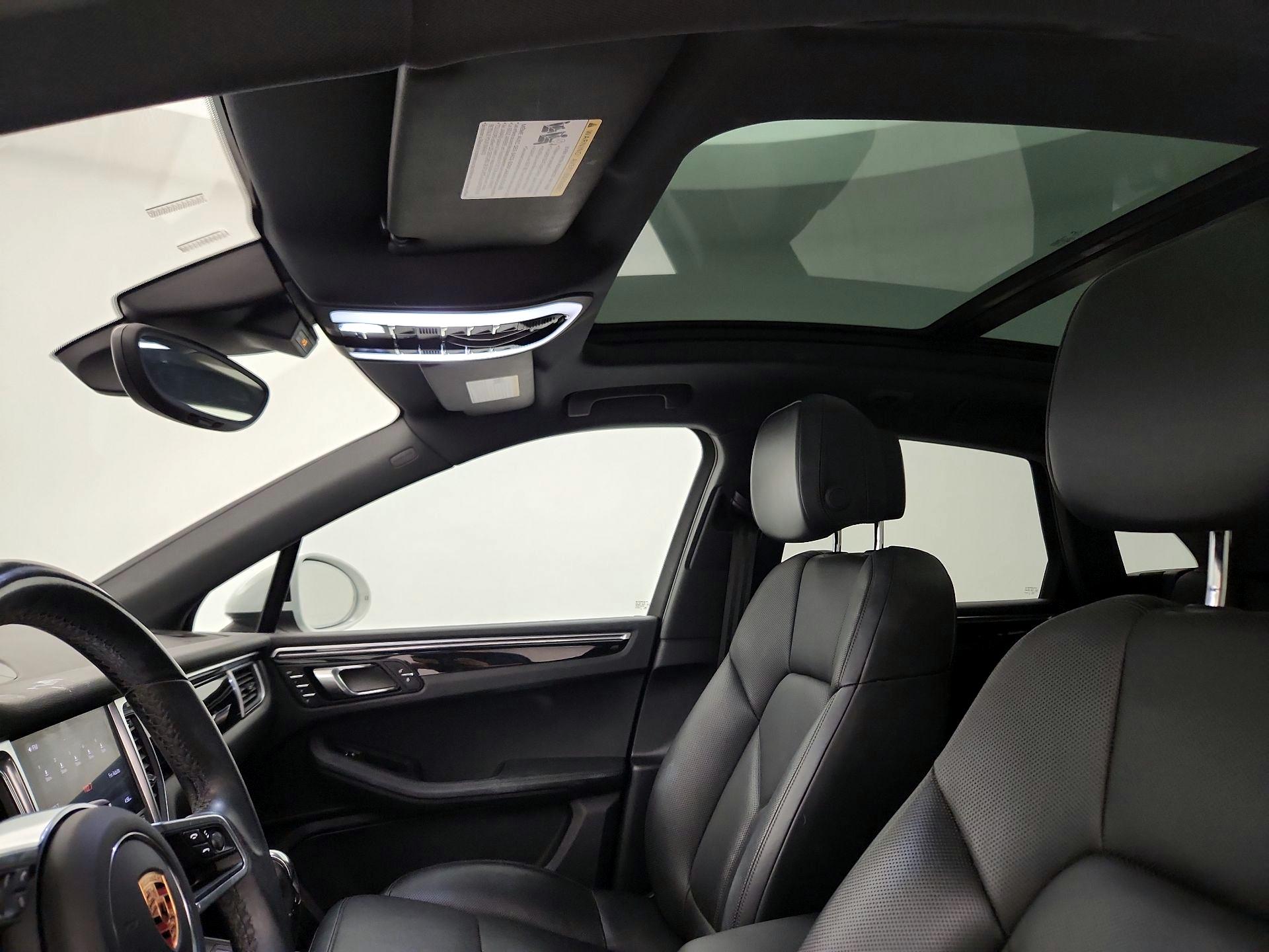 Thumbnail: 2018 Porsche Macan - 18