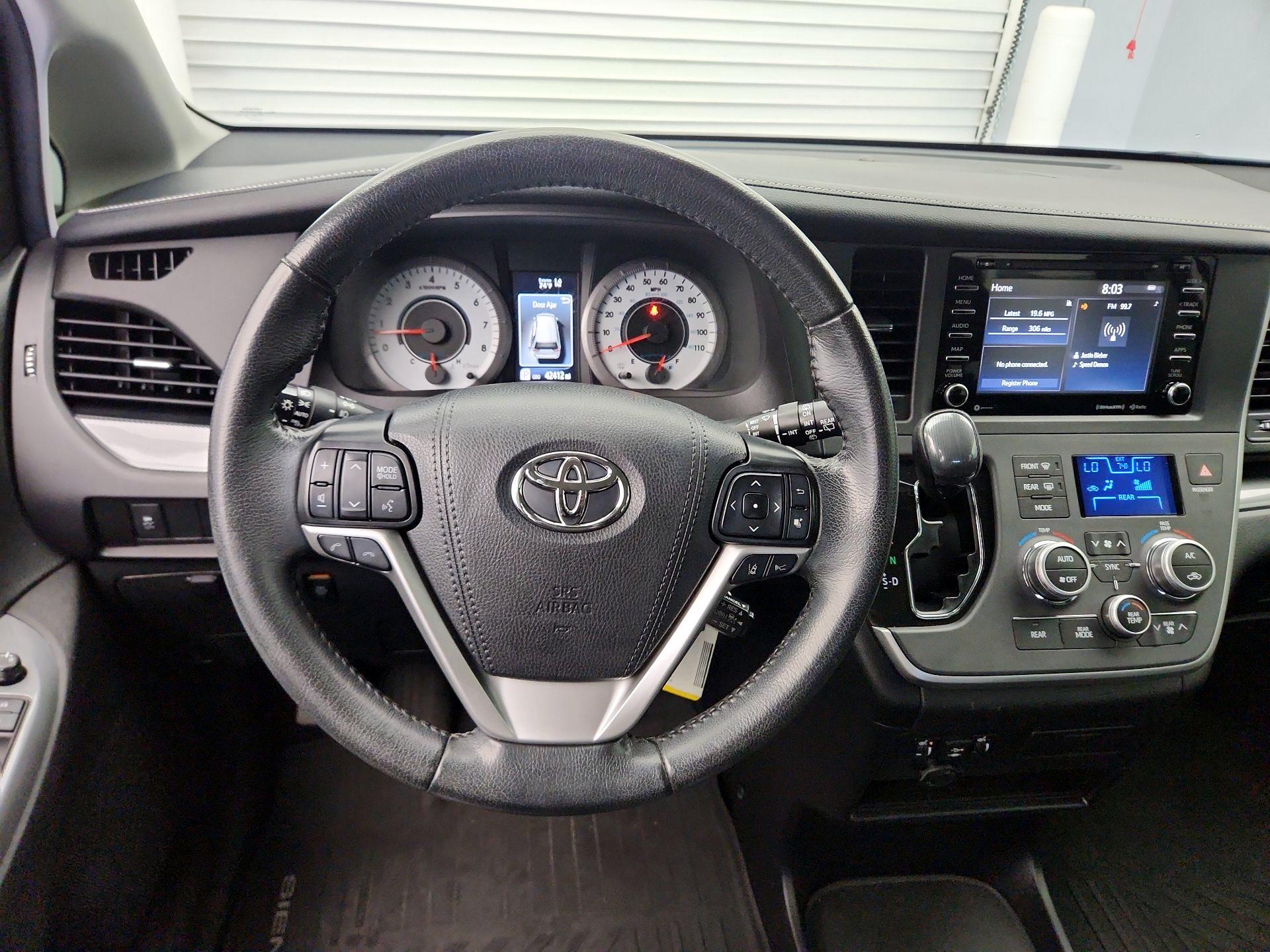 Thumbnail: 2020 Toyota Sienna - 10