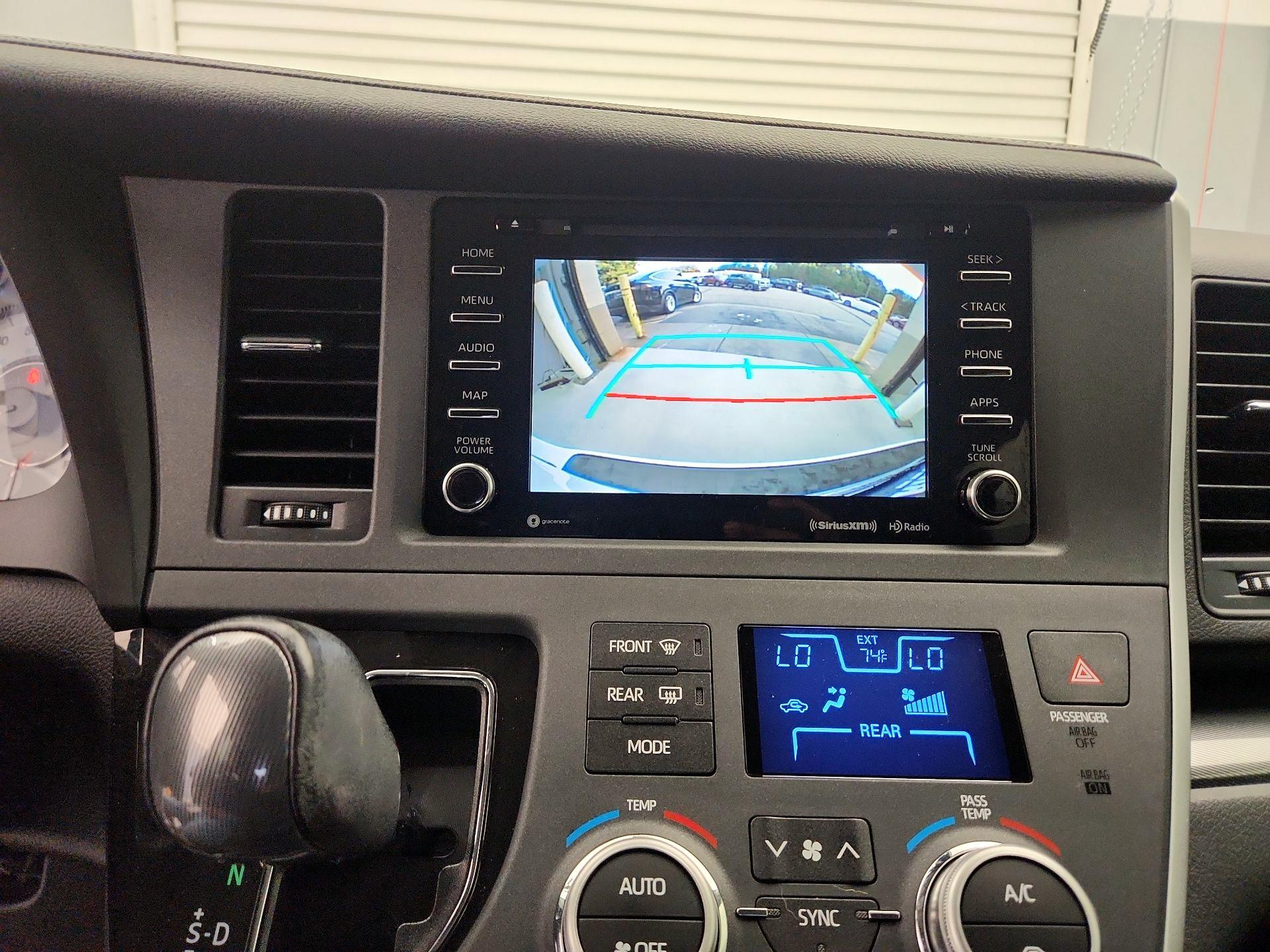 Thumbnail: 2020 Toyota Sienna - 14