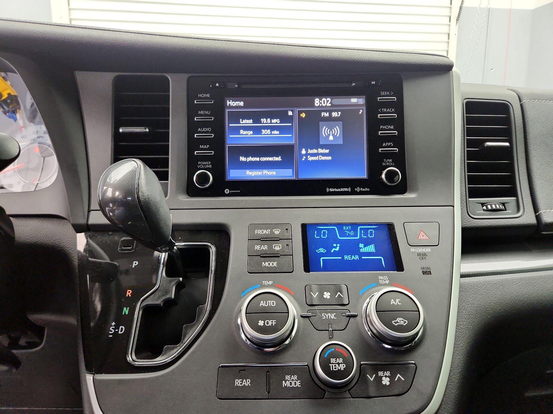 Thumbnail: 2020 Toyota Sienna - 15