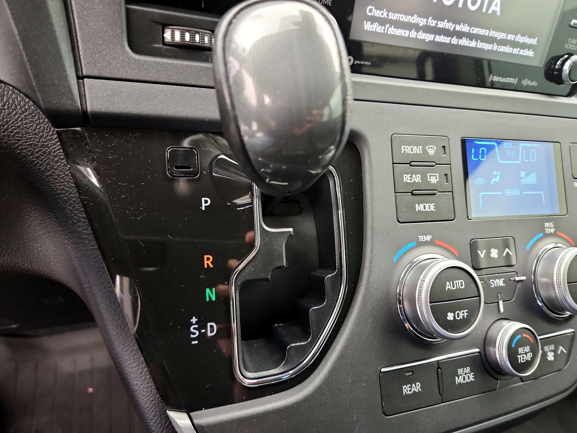 Thumbnail: 2020 Toyota Sienna - 17