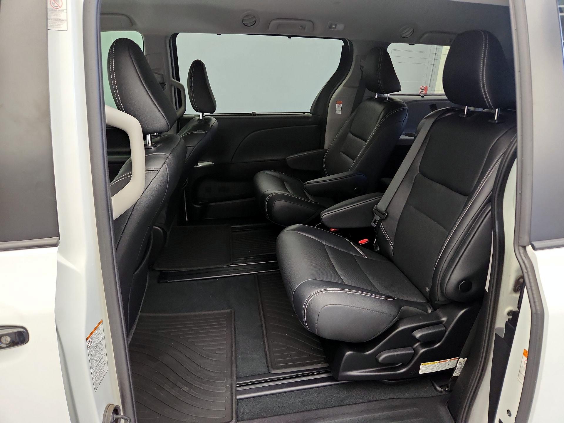 Thumbnail: 2020 Toyota Sienna - 19
