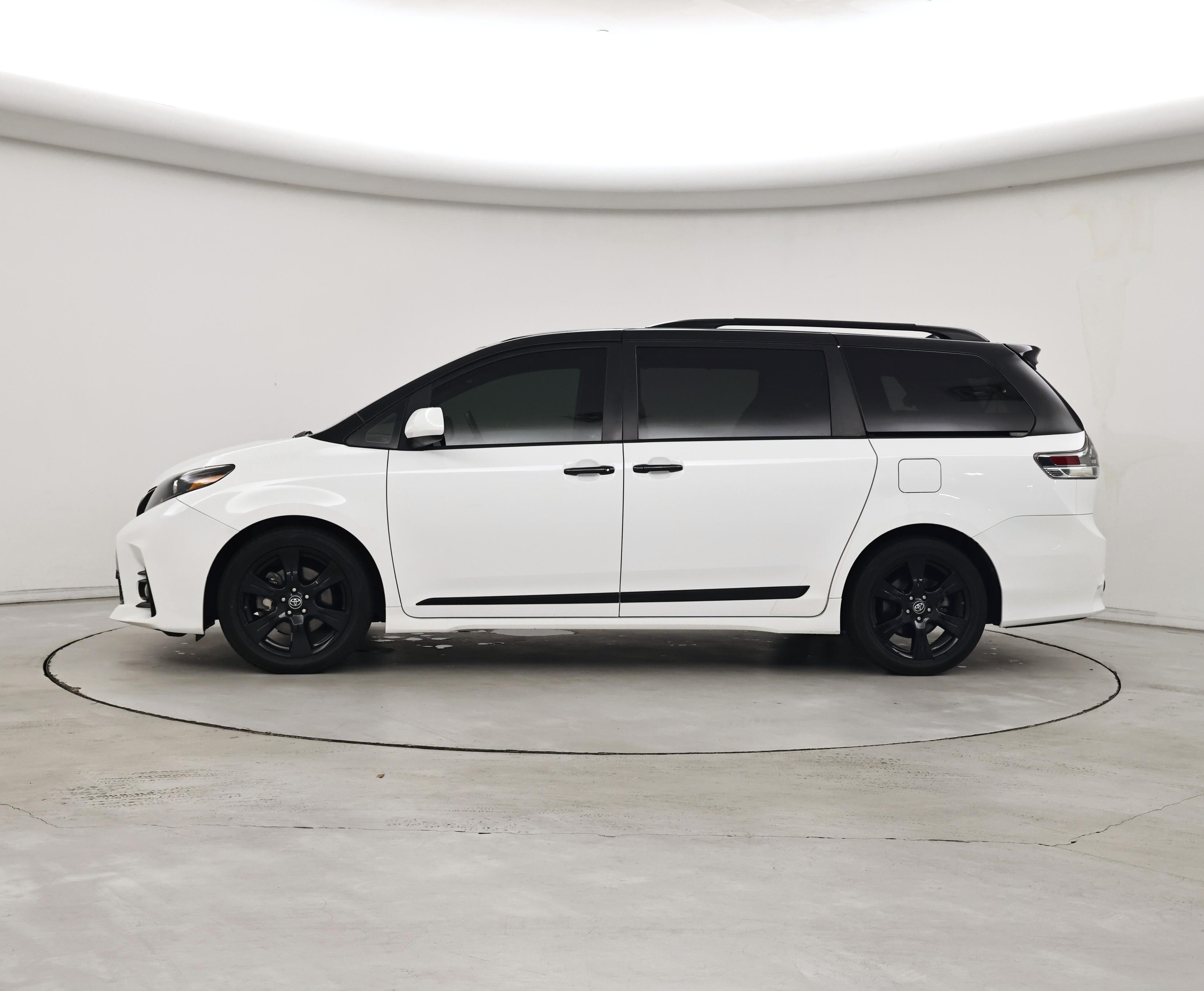 Thumbnail: 2020 Toyota Sienna - 3