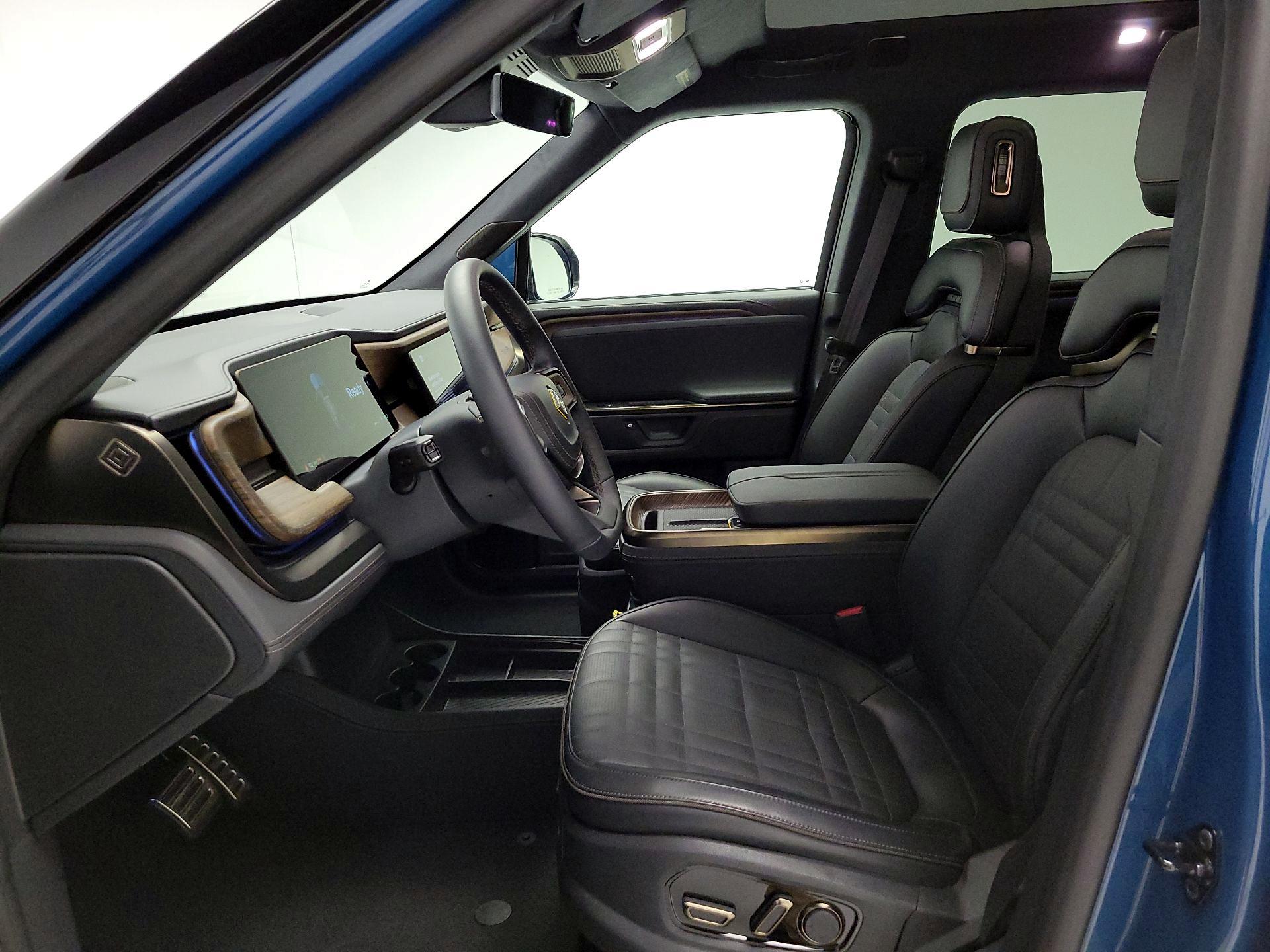 Thumbnail: 2025 Rivian R1S - 11