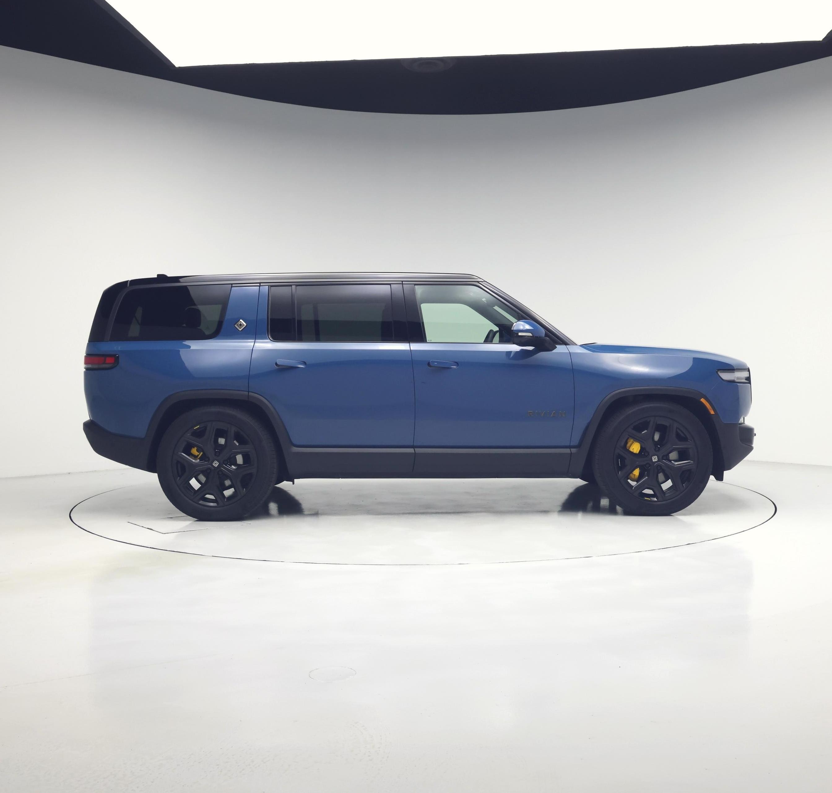 Thumbnail: 2025 Rivian R1S - 7