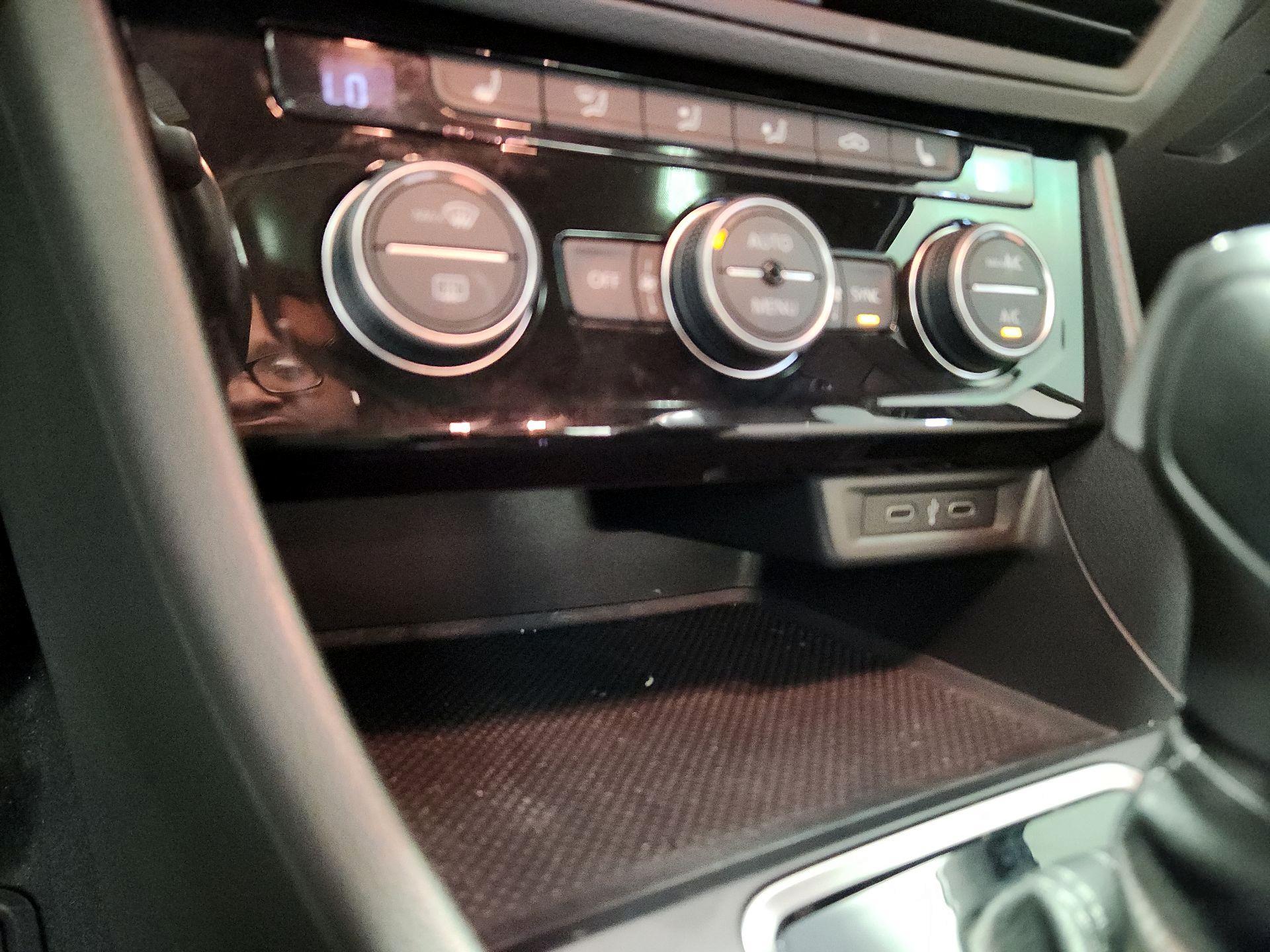 Thumbnail: 2021 Volkswagen Jetta - 16