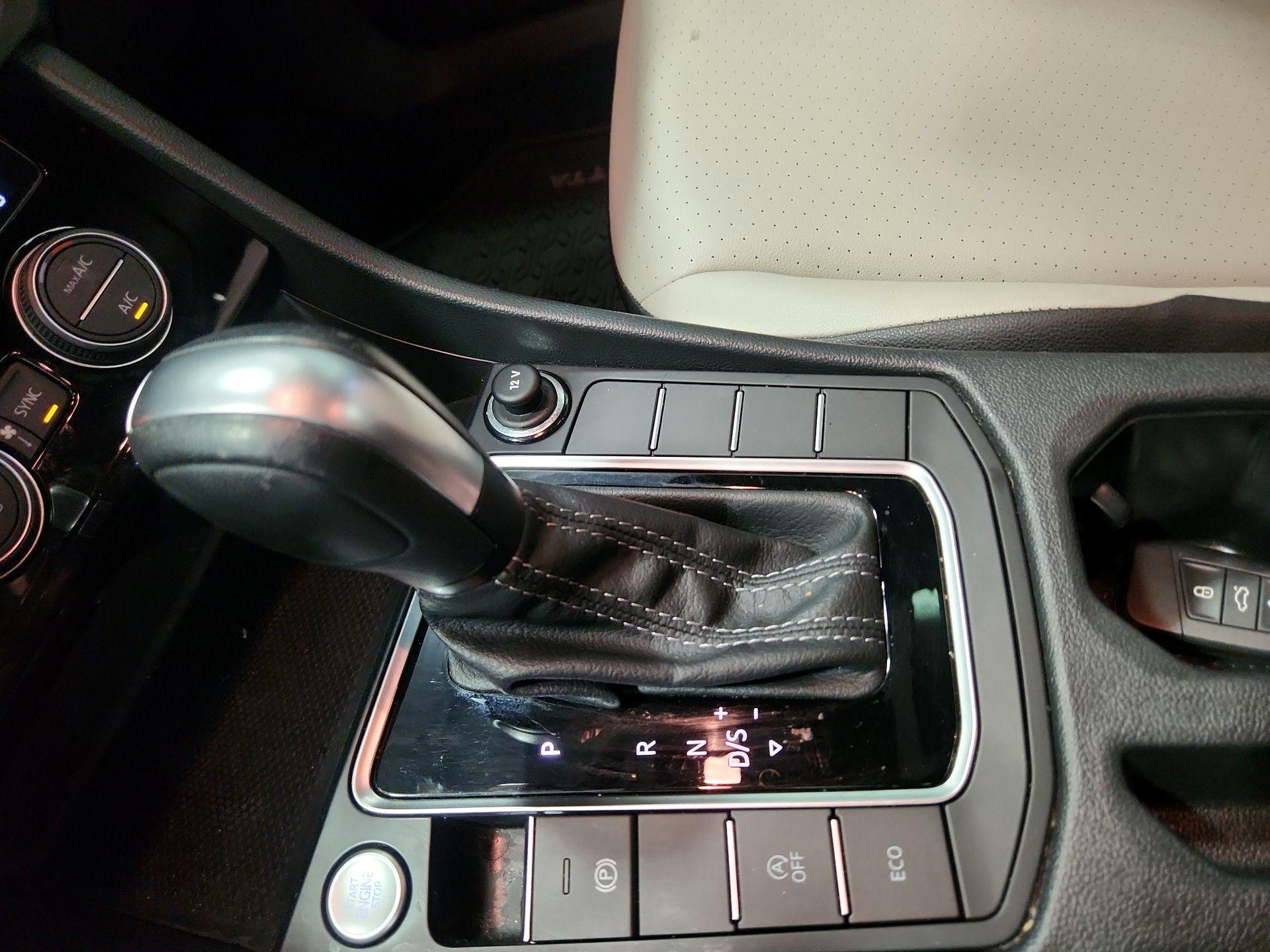 Thumbnail: 2021 Volkswagen Jetta - 17