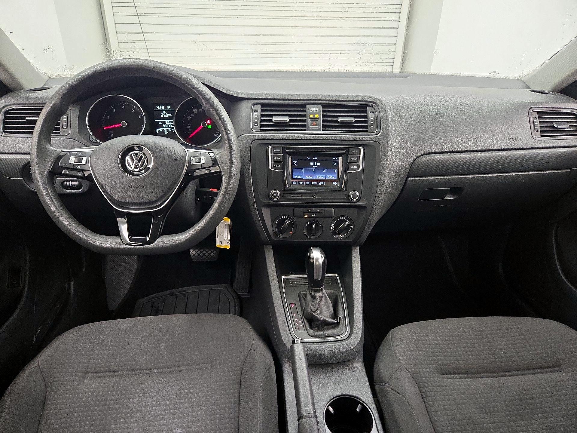 Thumbnail: 2016 Volkswagen Jetta - 9