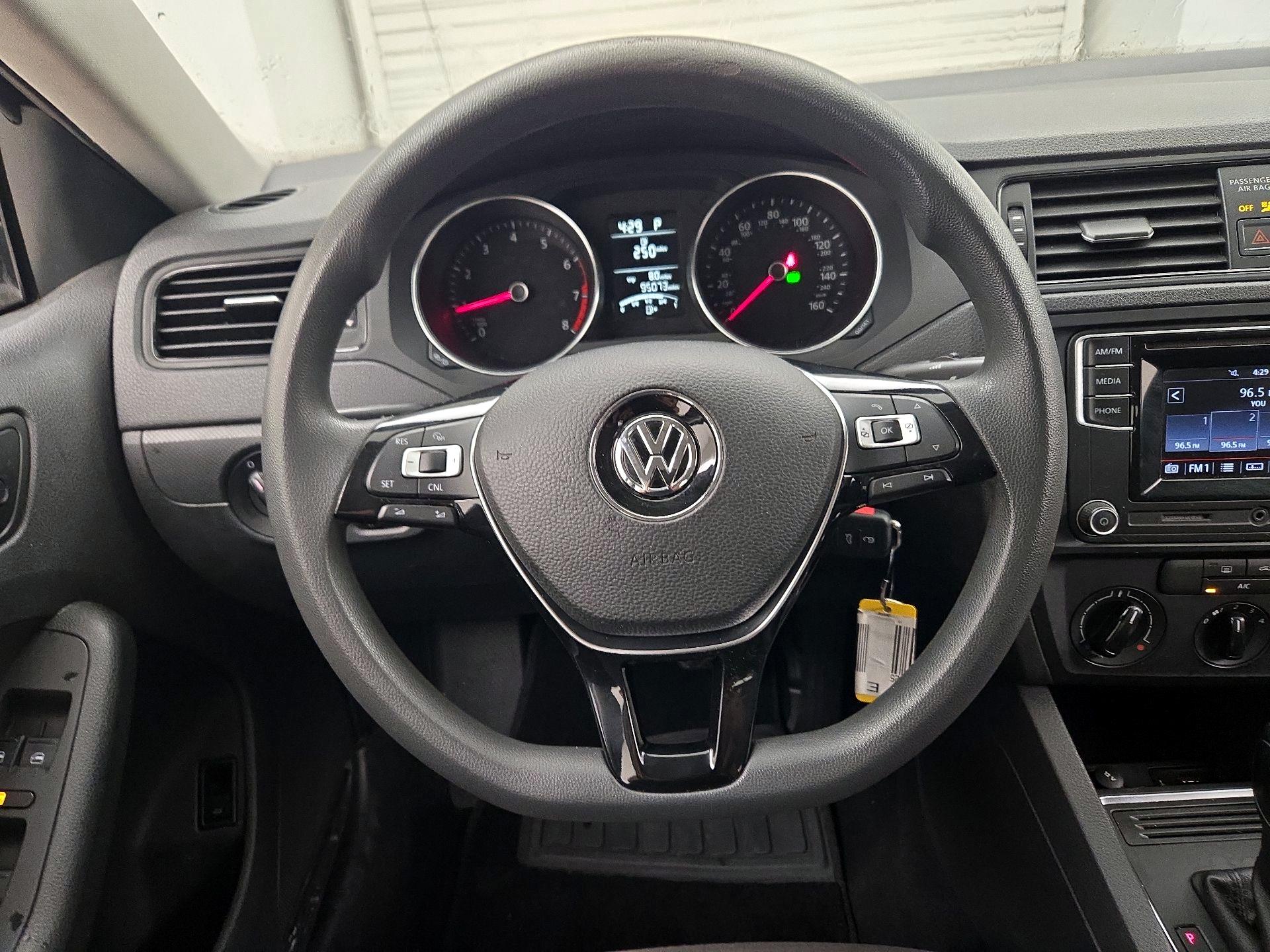 Thumbnail: 2016 Volkswagen Jetta - 10