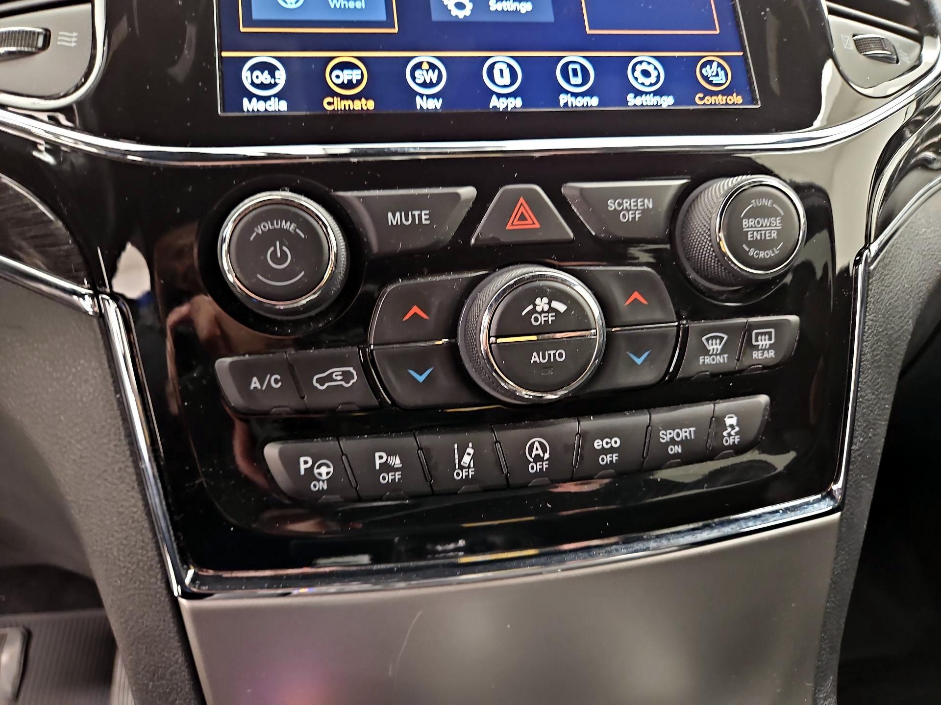 Thumbnail: 2021 Jeep Grand Cherokee - 17