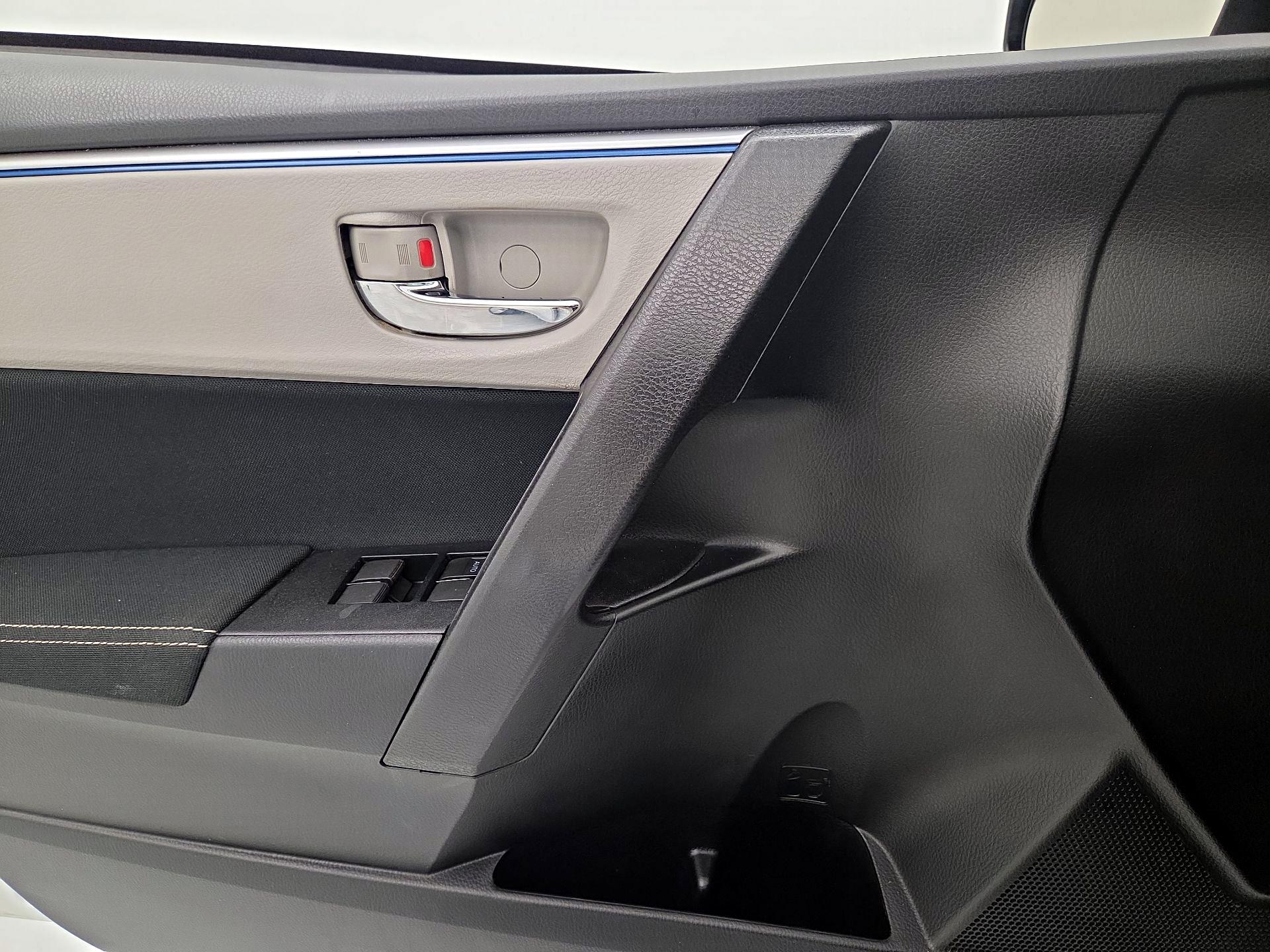 Thumbnail: 2014 Toyota Corolla - 12