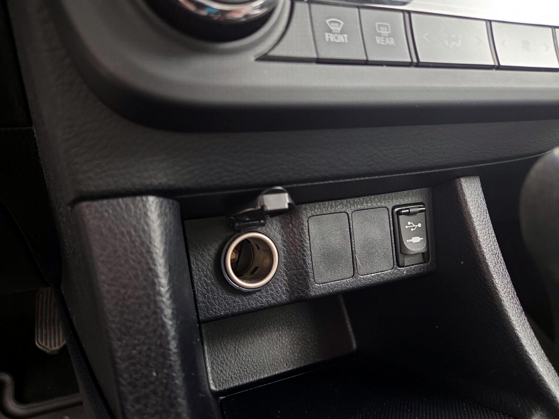 Thumbnail: 2014 Toyota Corolla - 18