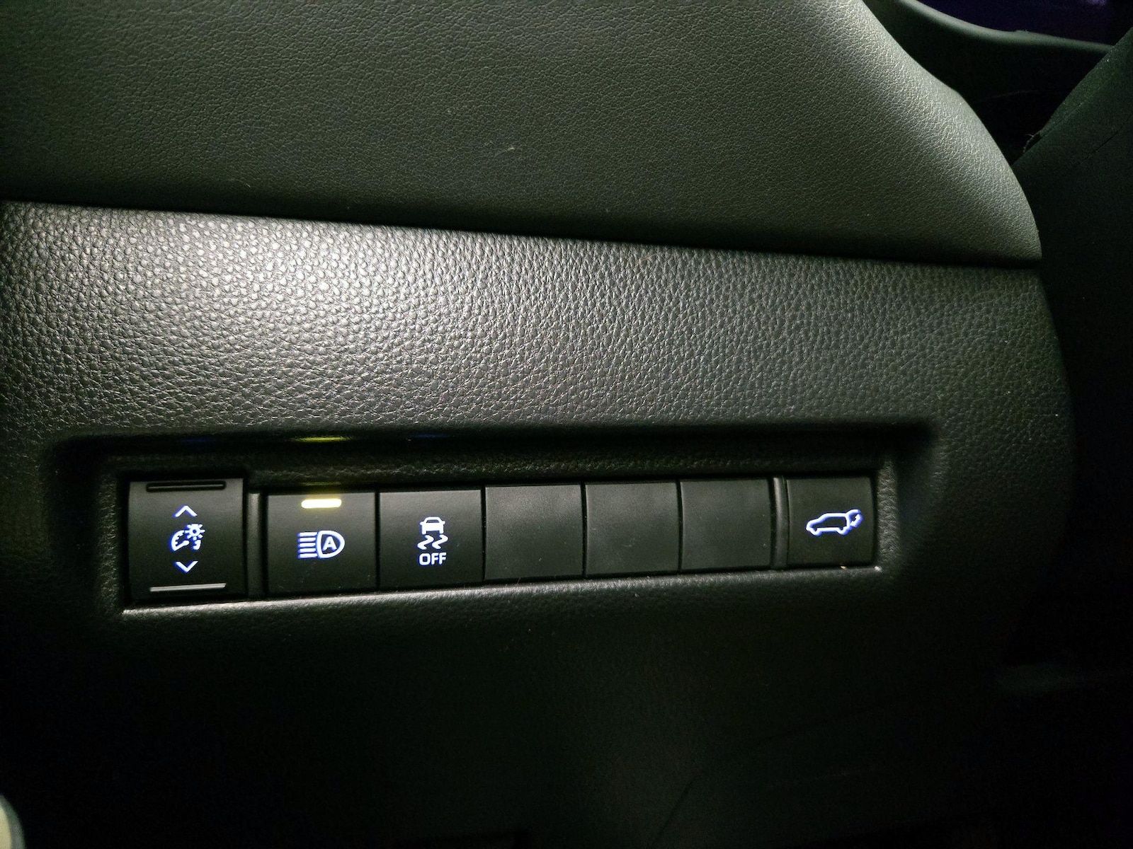 2022 Toyota Venza XLE - Photo 14