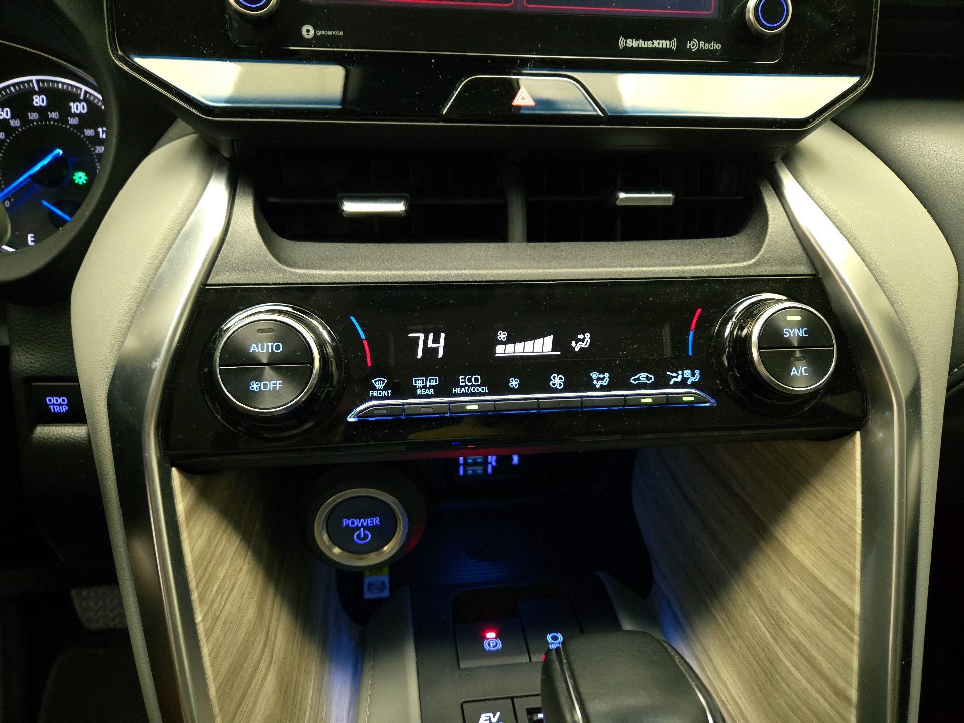 Thumbnail: 2022 Toyota Venza - 16