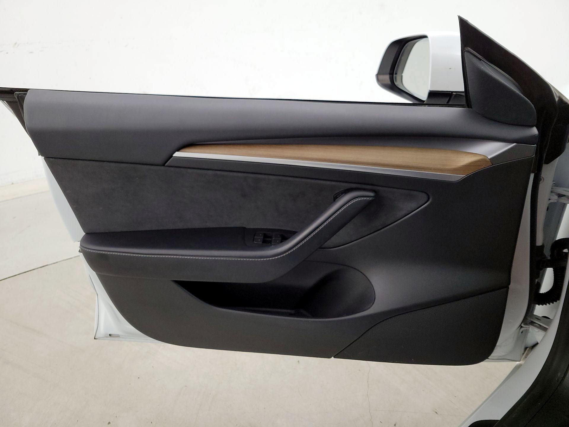 Thumbnail: 2021 Tesla Model 3 - 12
