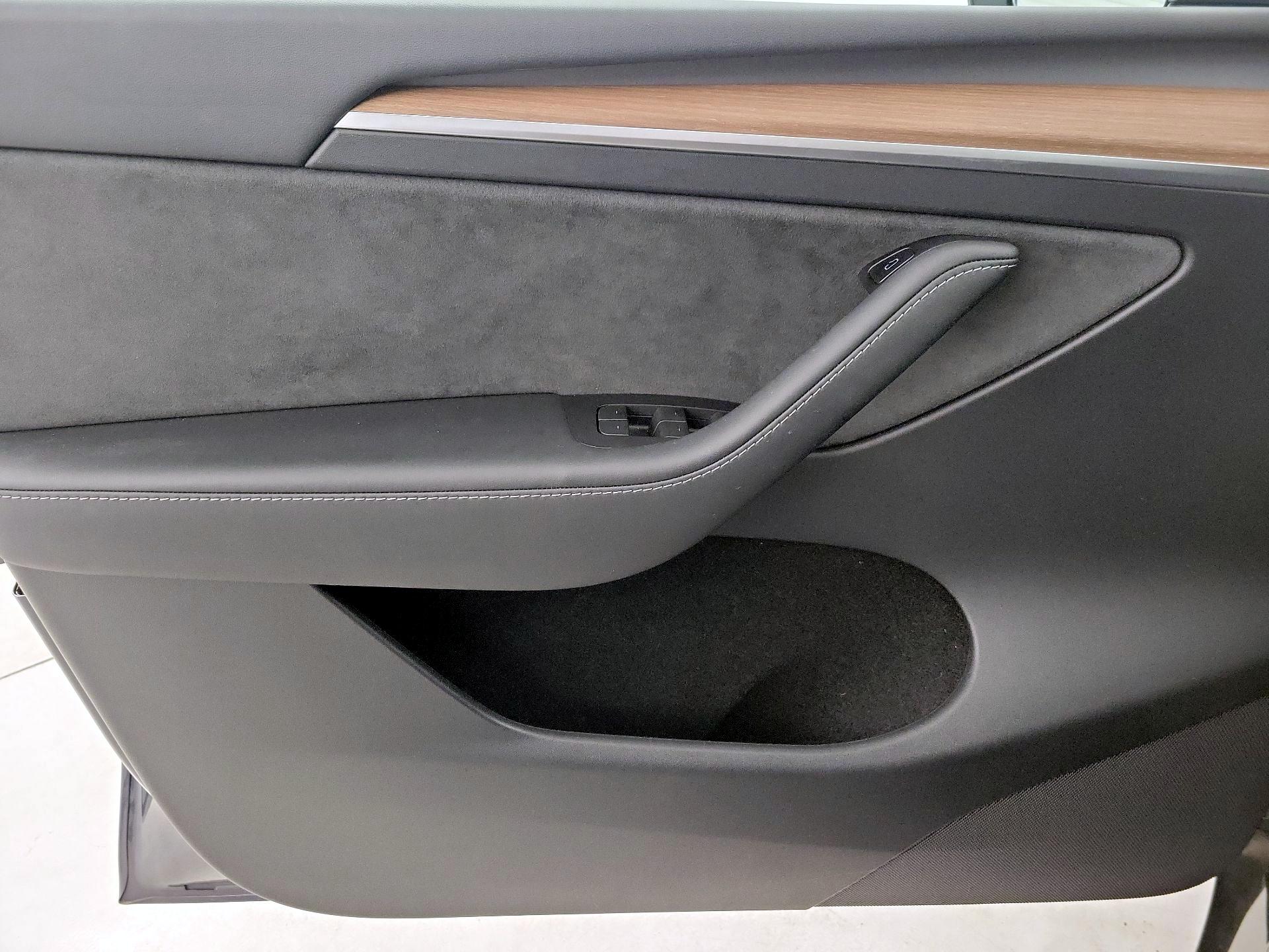 Thumbnail: 2023 Tesla Model Y - 12