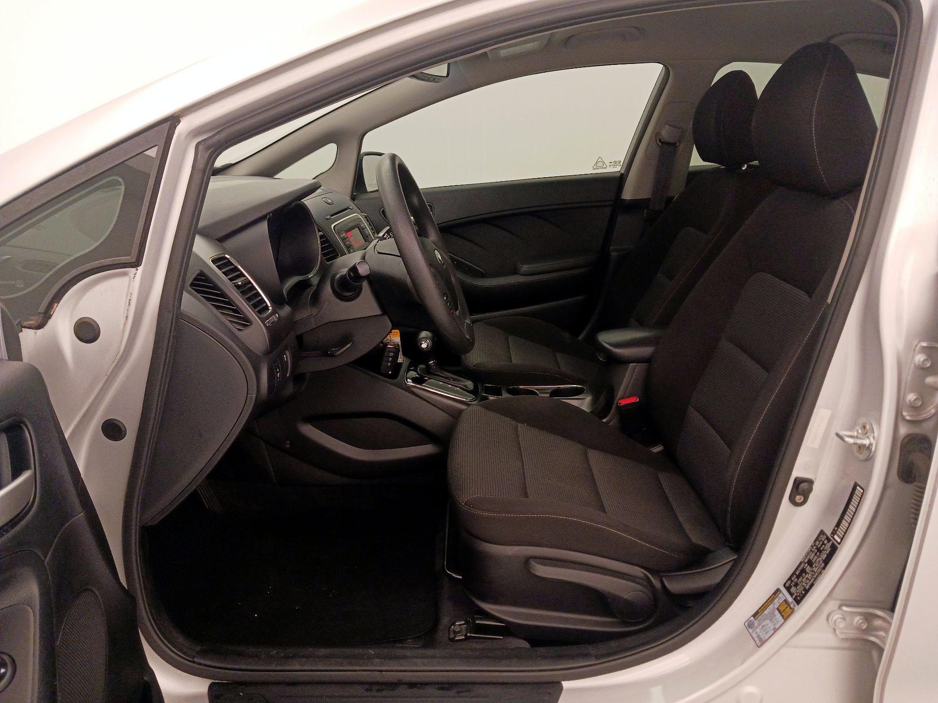 Thumbnail: 2017 Kia Forte - 11