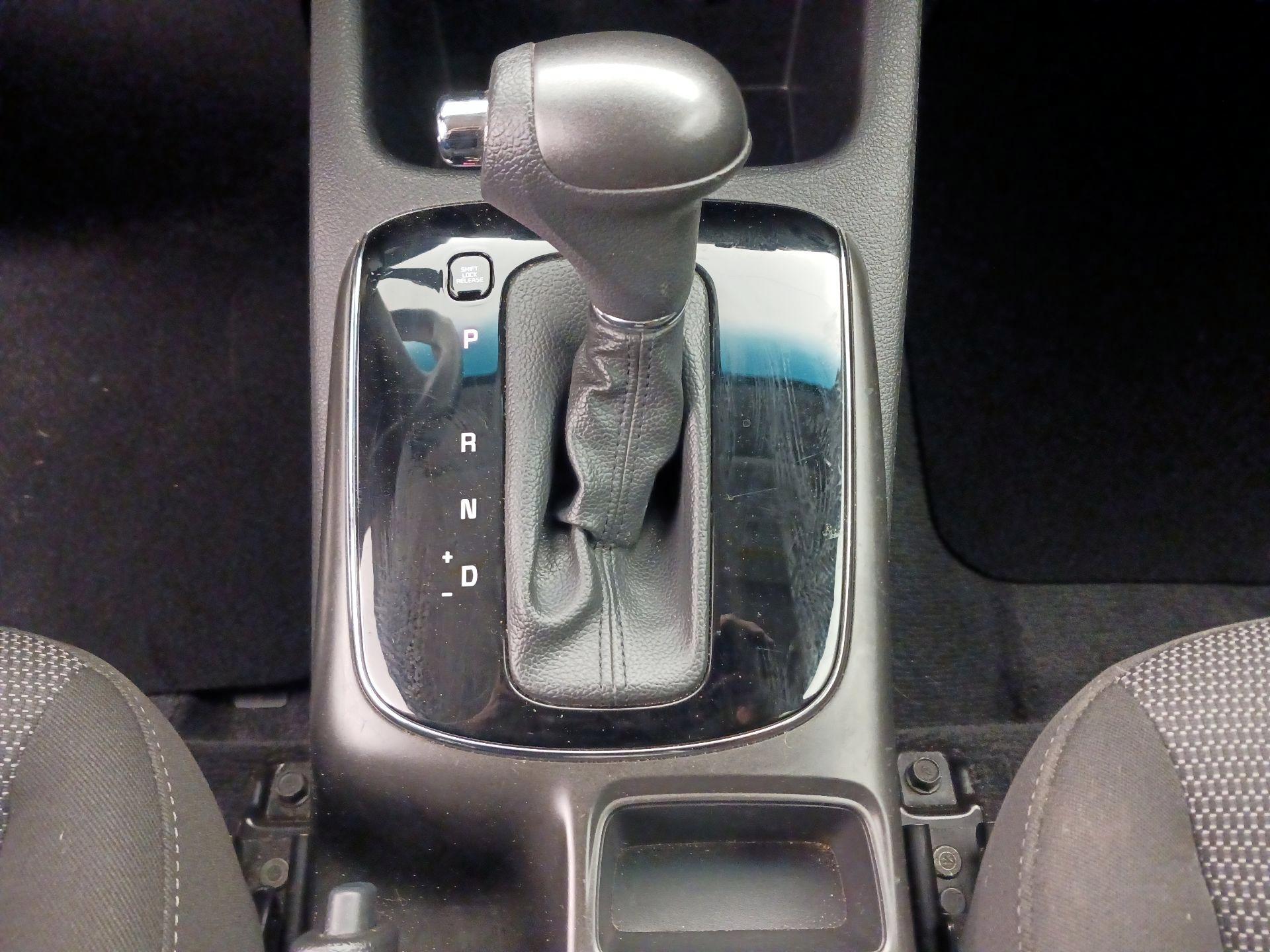 Thumbnail: 2017 Kia Forte - 16