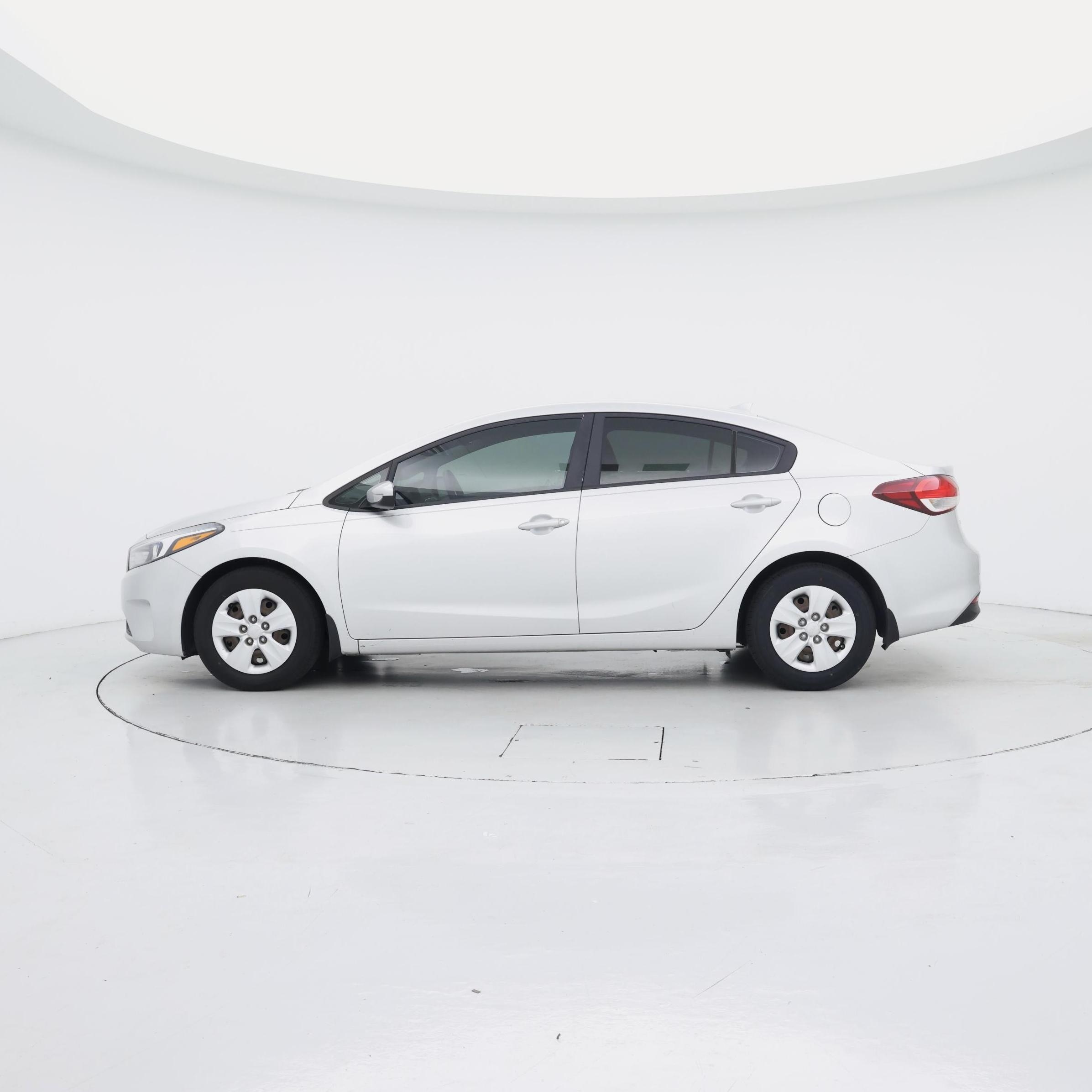 Thumbnail: 2017 Kia Forte - 3