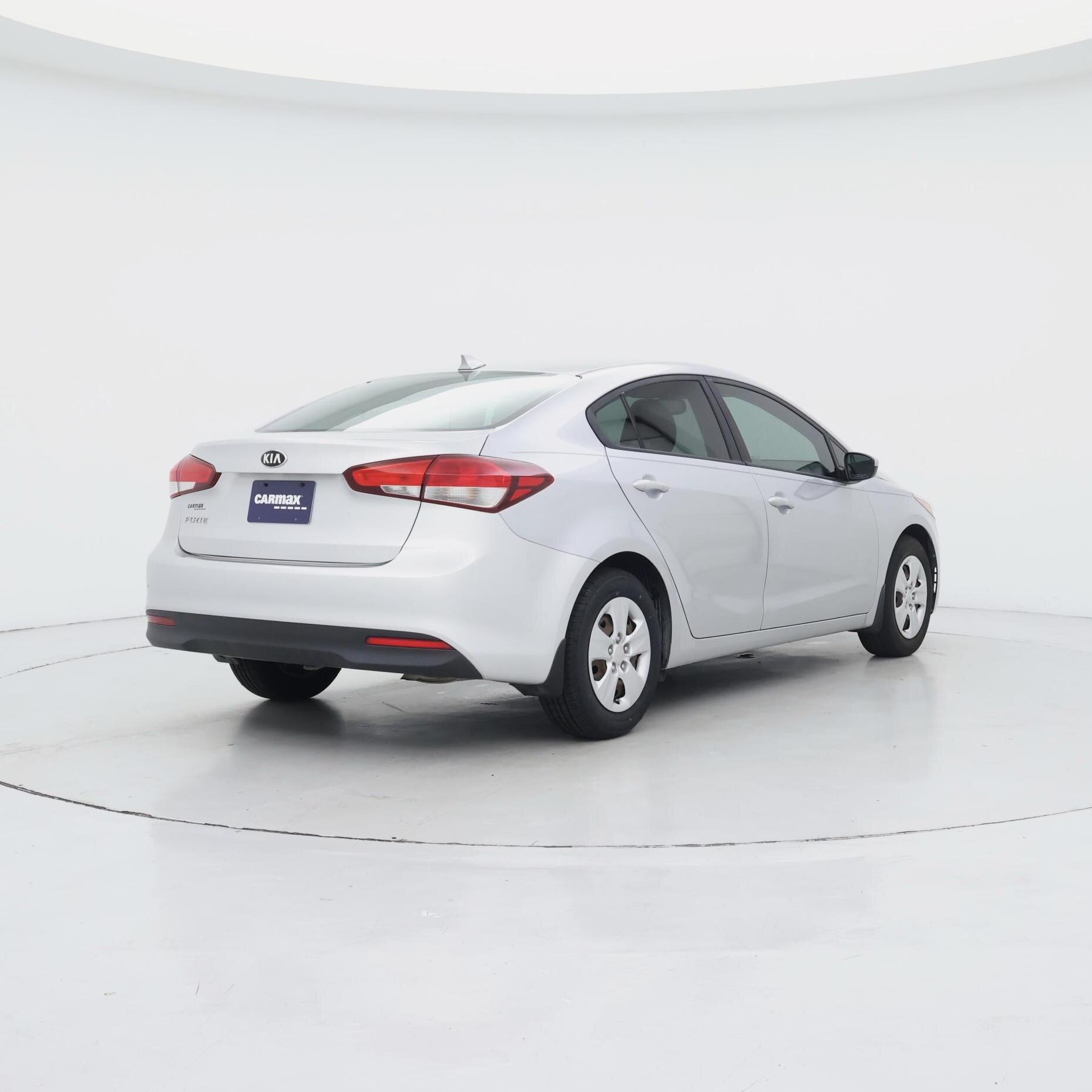 Thumbnail: 2017 Kia Forte - 8