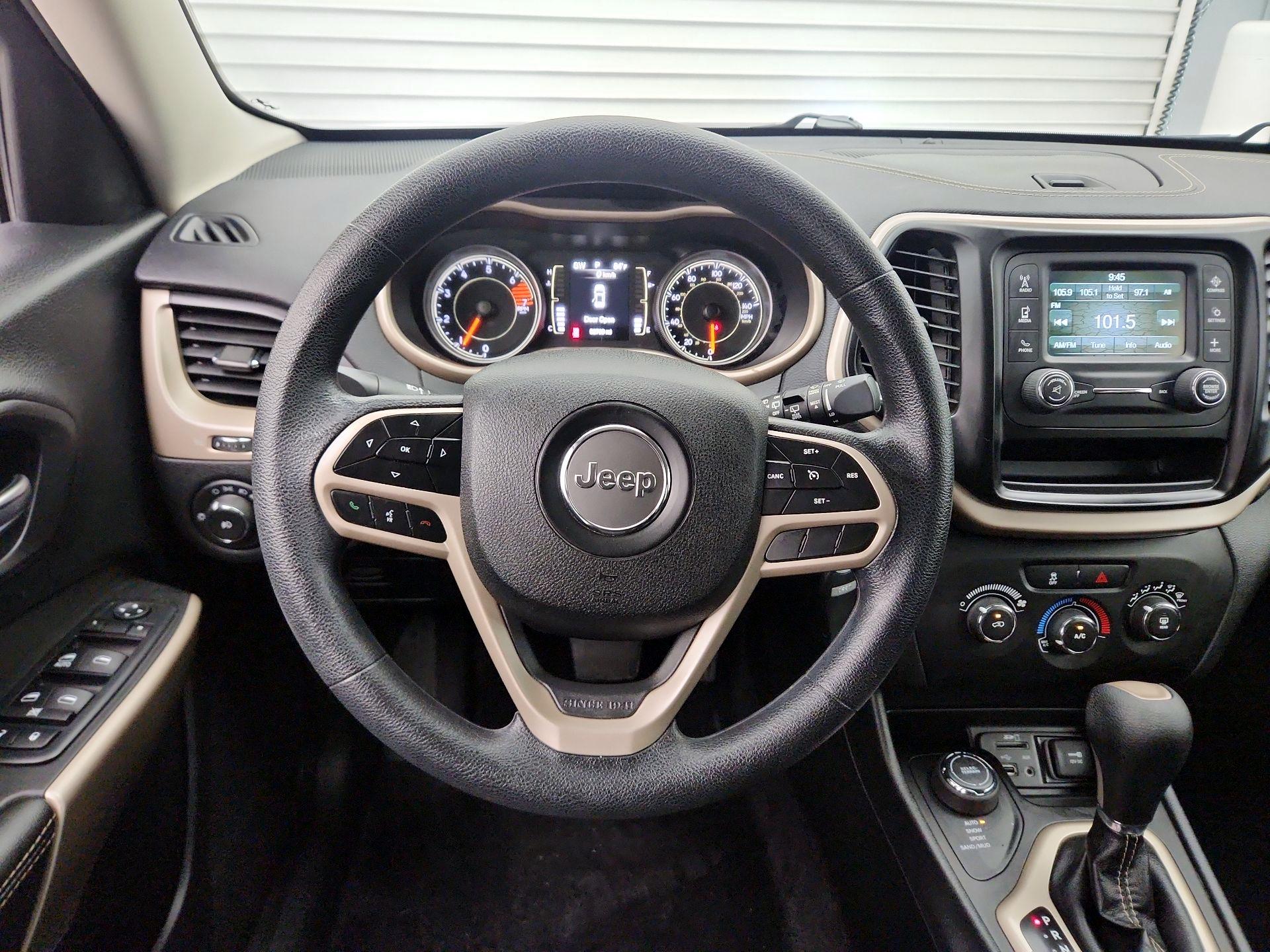 Thumbnail: 2018 Jeep Cherokee - 10