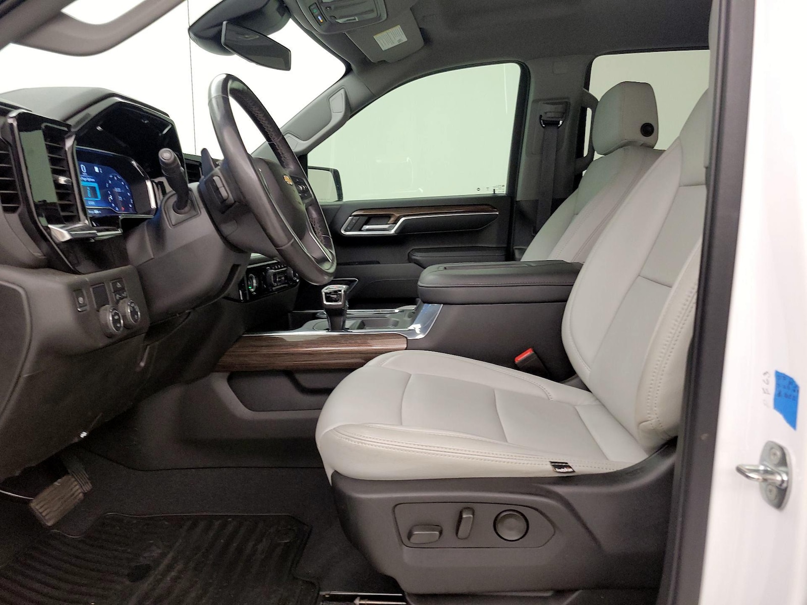 2022 Chevrolet Silverado 1500 LT - Photo 12