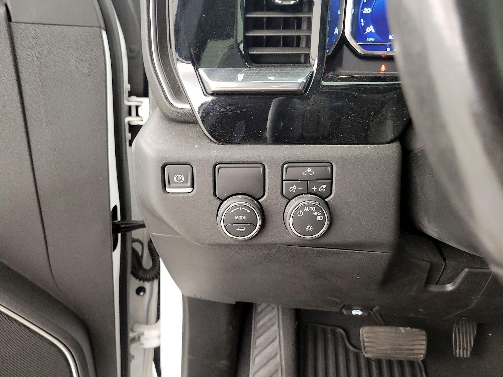 2022 Chevrolet Silverado 1500 LT - Photo 14