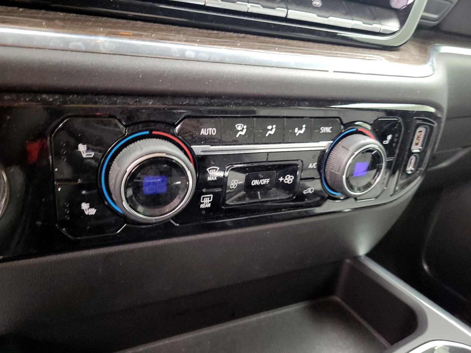 2022 Chevrolet Silverado 1500 LT - Photo 18