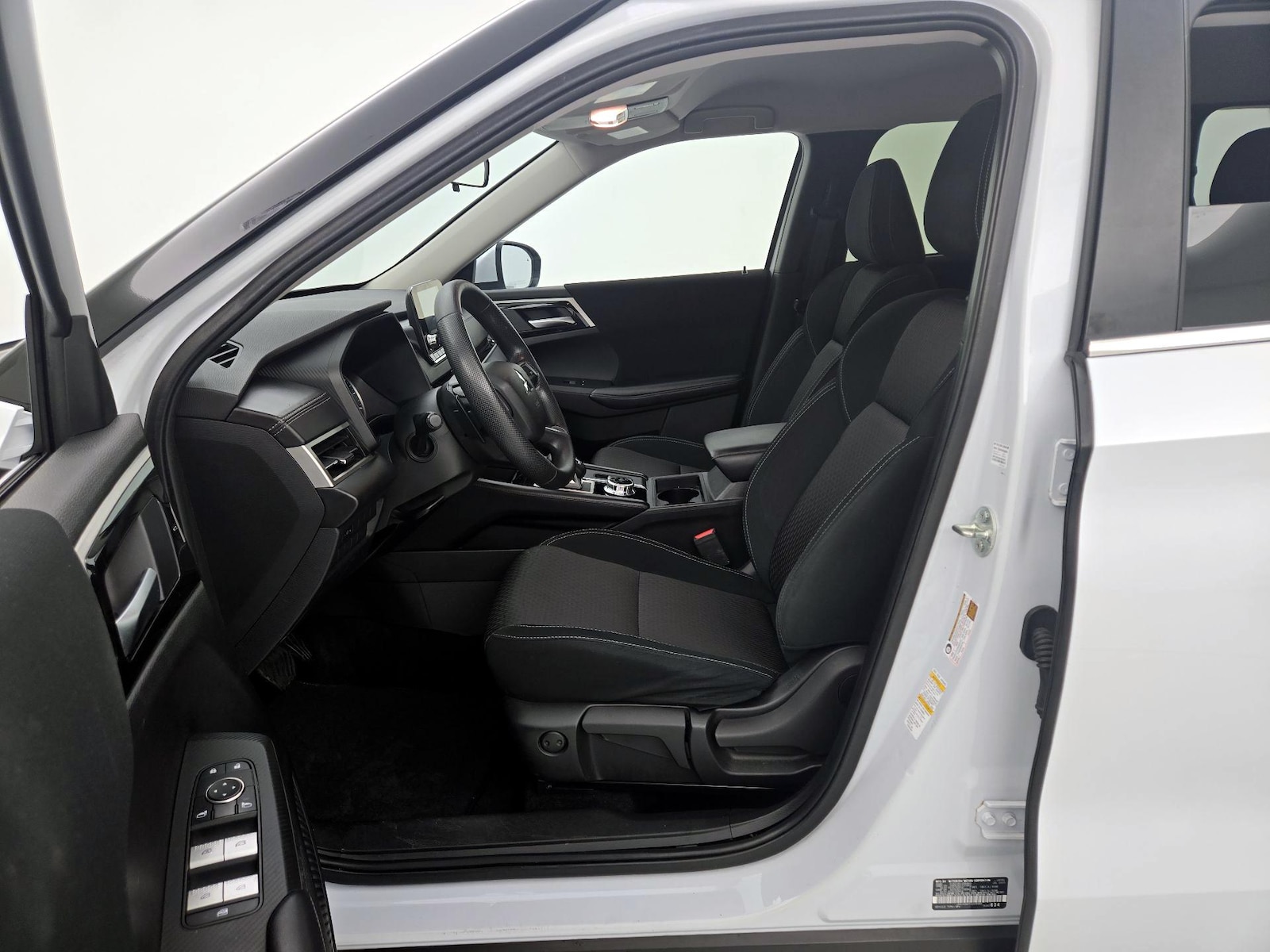 2024 Mitsubishi Outlander ES - Photo 12