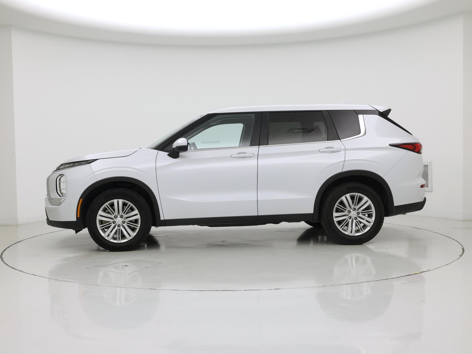 2024 Mitsubishi Outlander ES - Photo 4