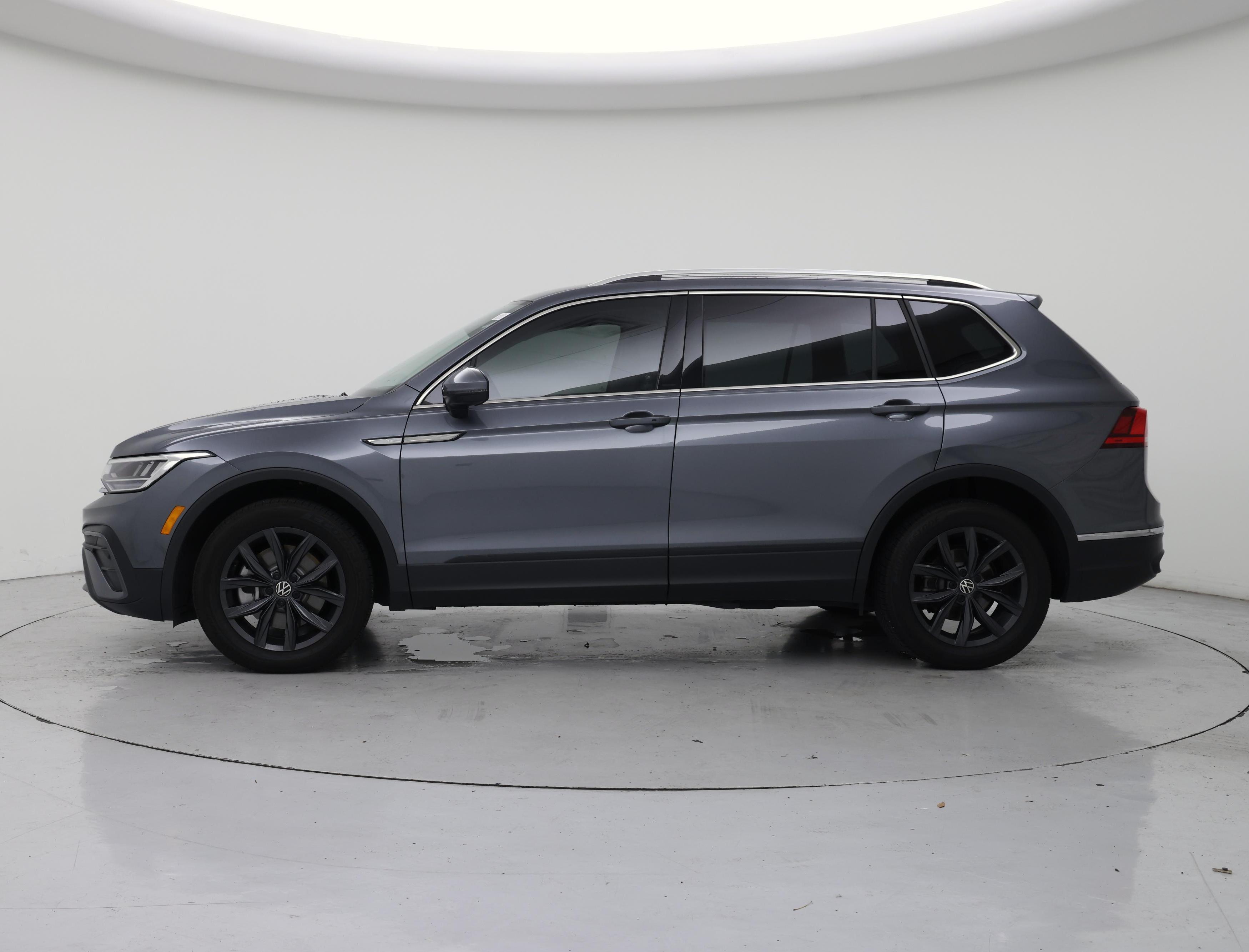 Thumbnail: 2024 Volkswagen Tiguan - 3