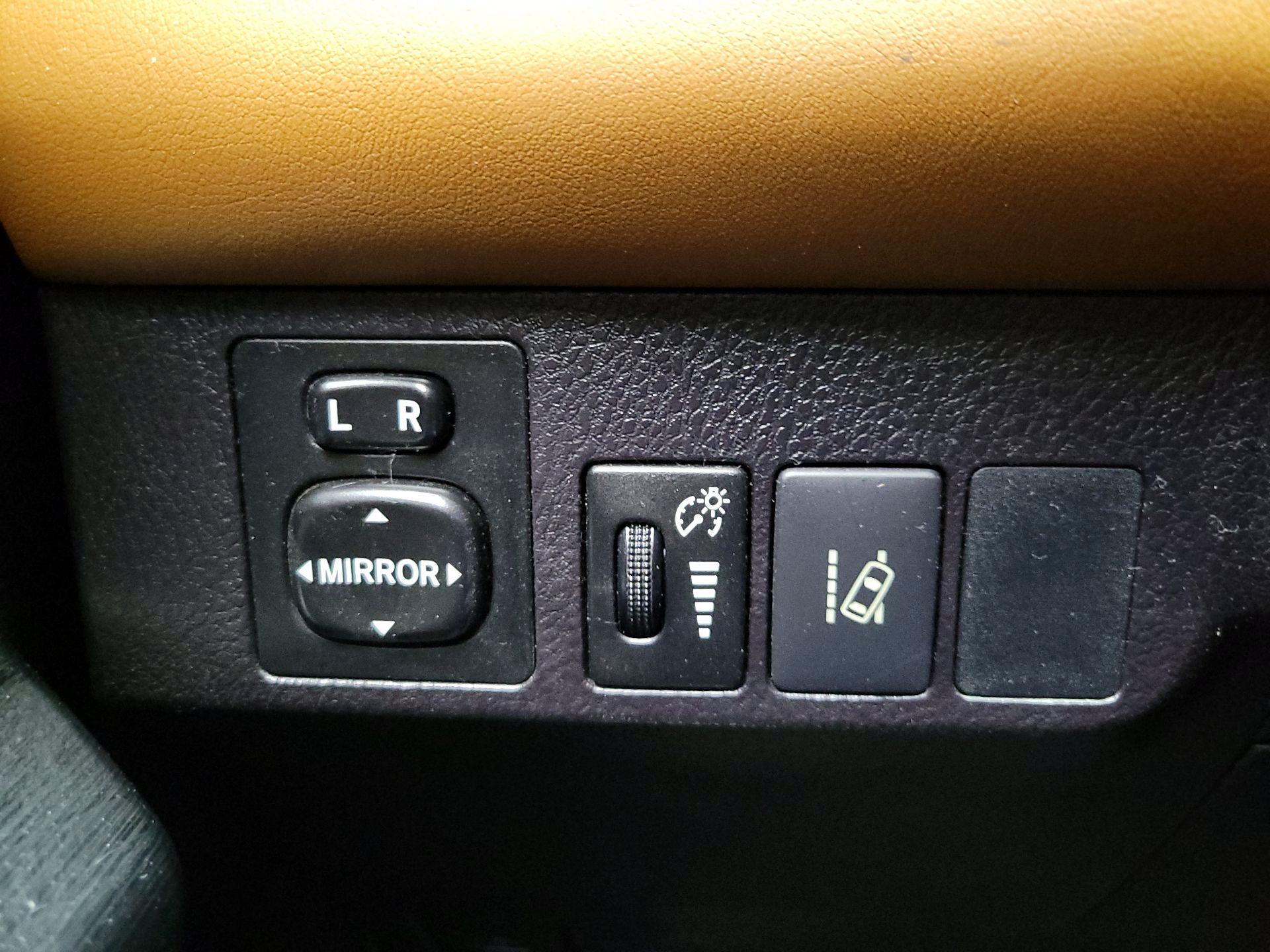 Thumbnail: 2016 Toyota RAV4 - 13