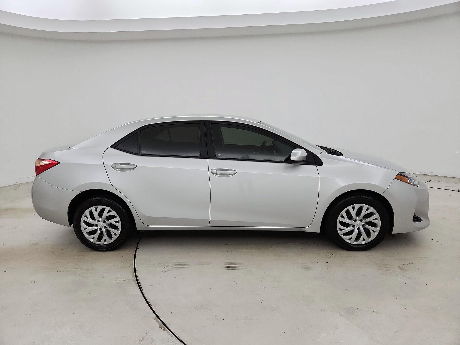 Thumbnail: 2017 Toyota Corolla - 4