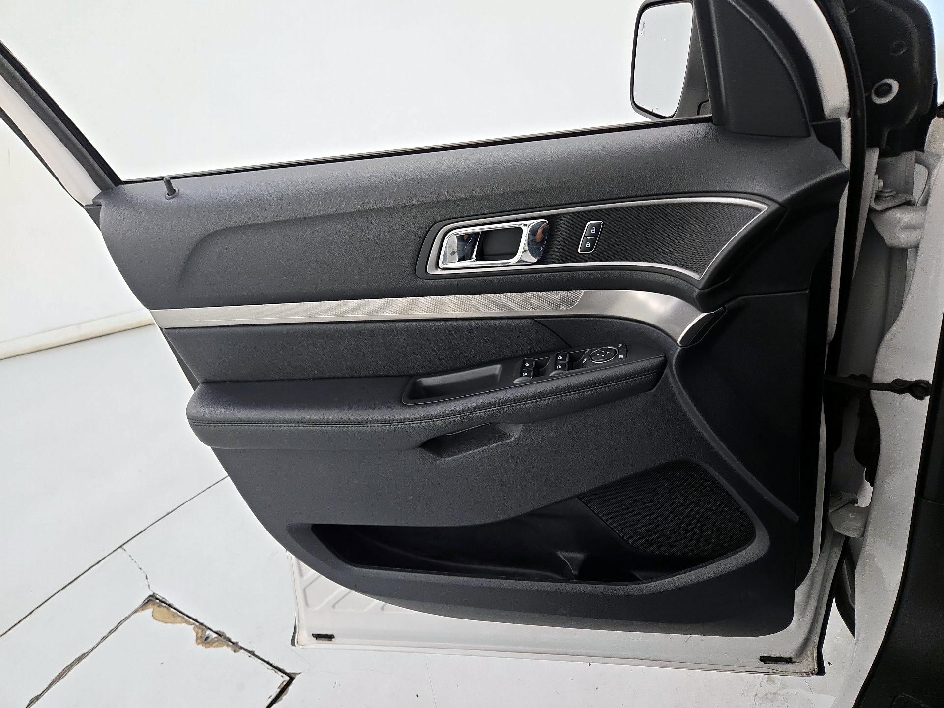 Thumbnail: 2019 Ford Explorer - 12