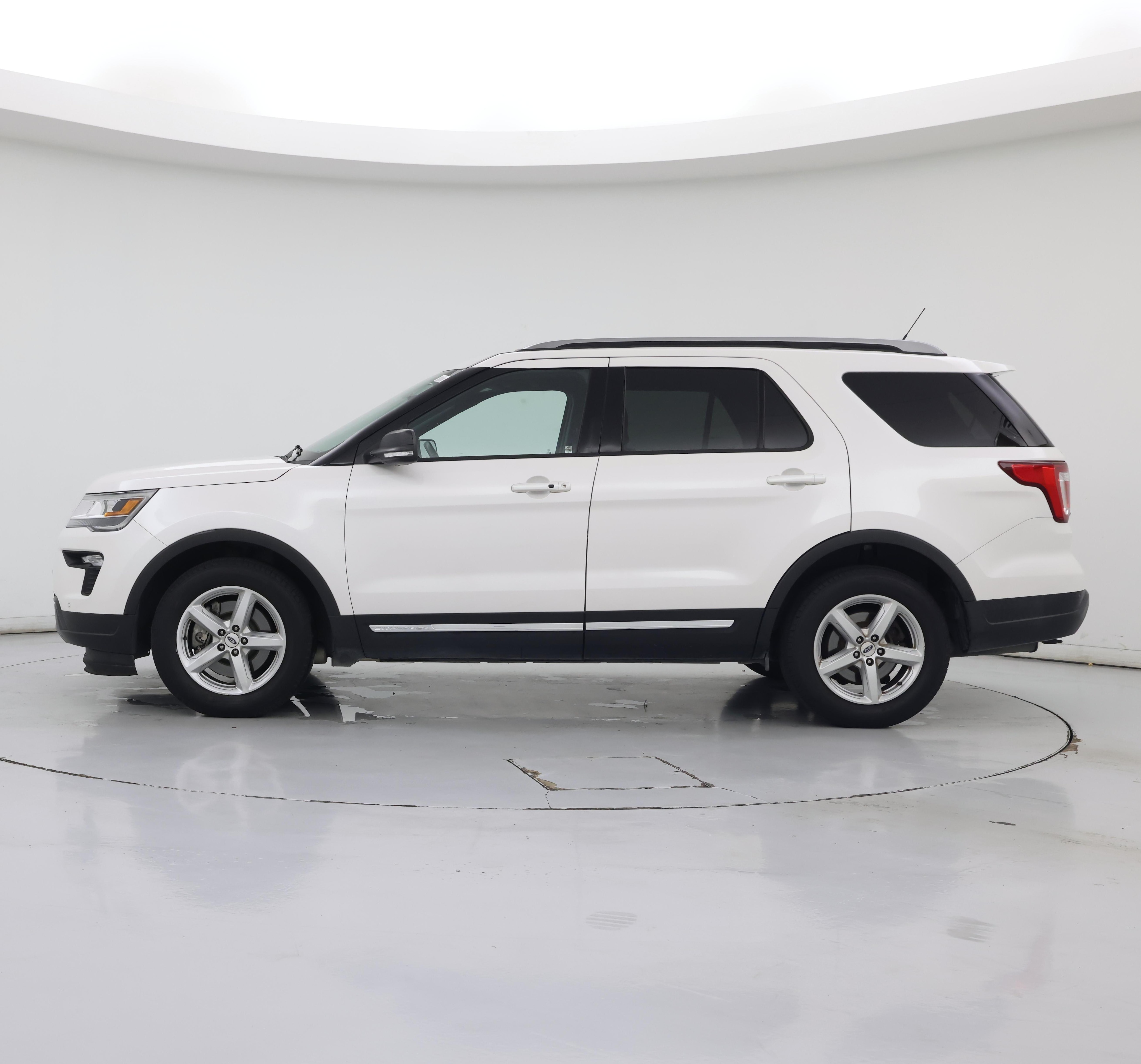 Thumbnail: 2019 Ford Explorer - 3