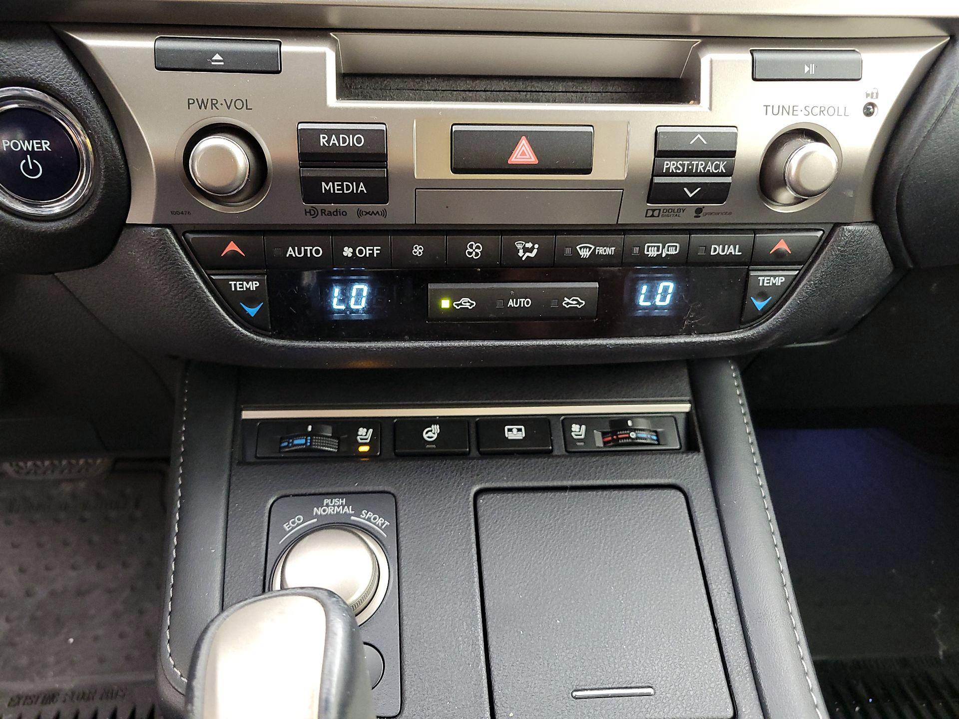 Thumbnail: 2016 Lexus ES - 17