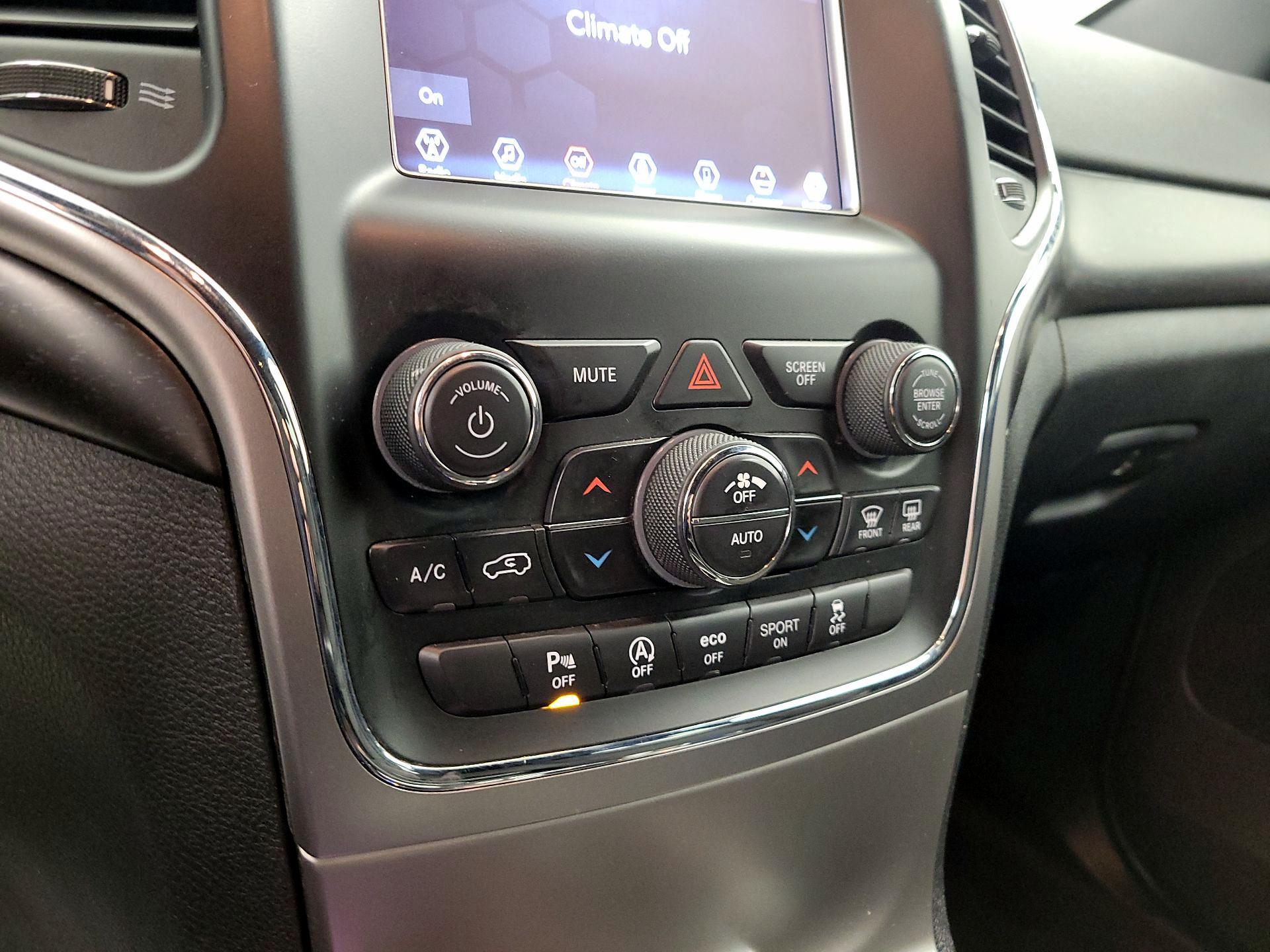Thumbnail: 2018 Jeep Grand Cherokee - 16
