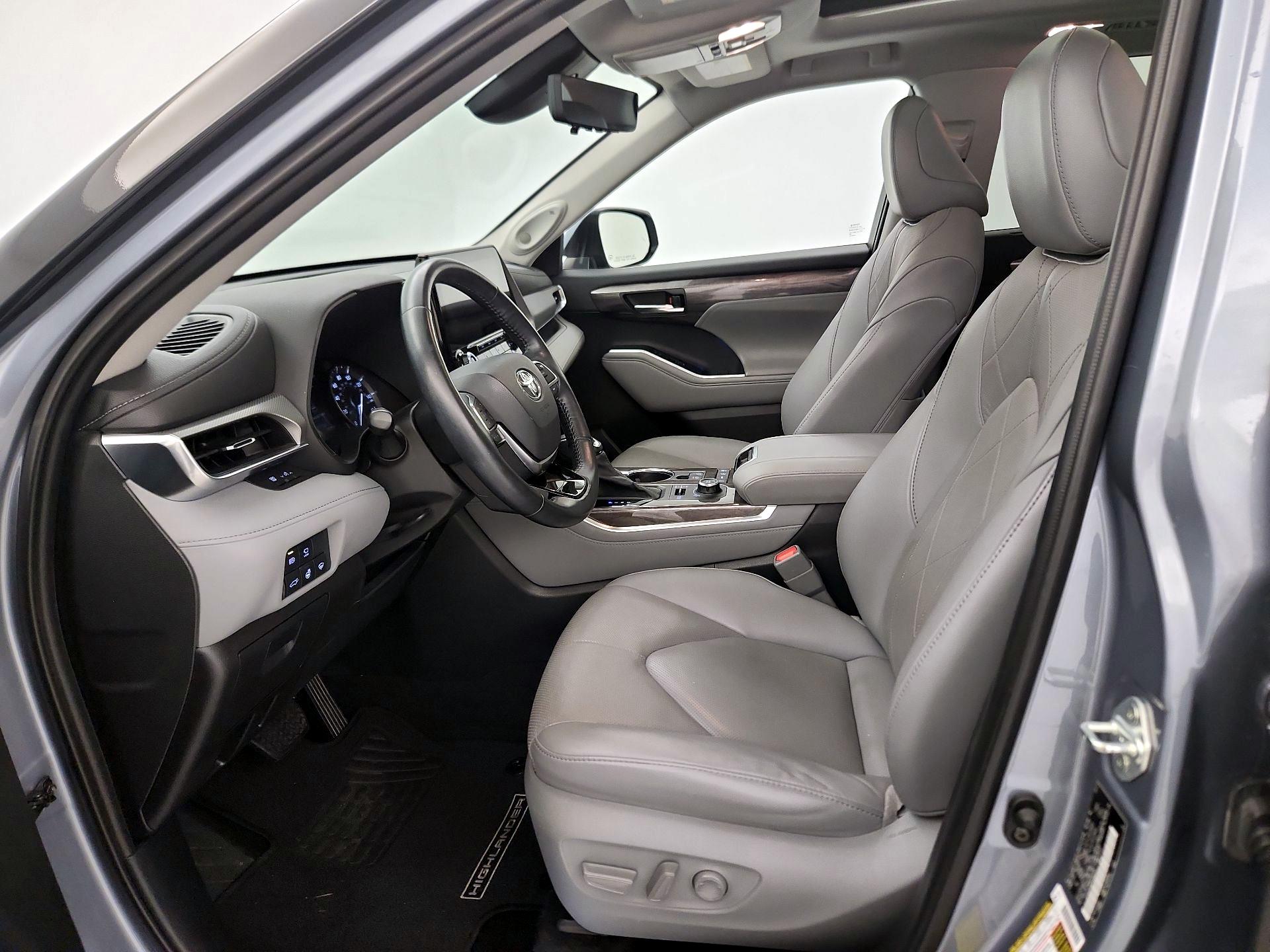 Thumbnail: 2021 Toyota Highlander - 11