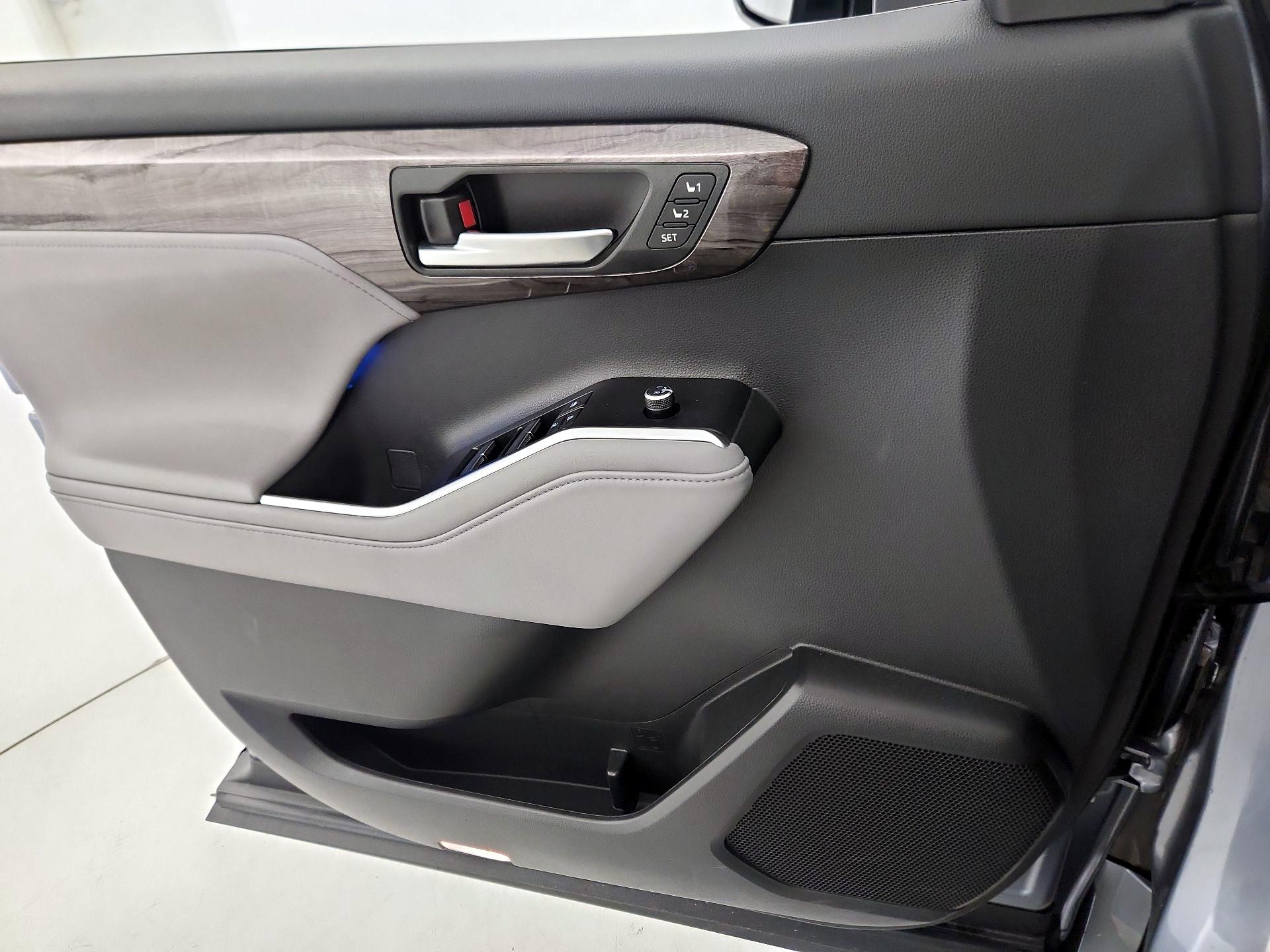 Thumbnail: 2021 Toyota Highlander - 12