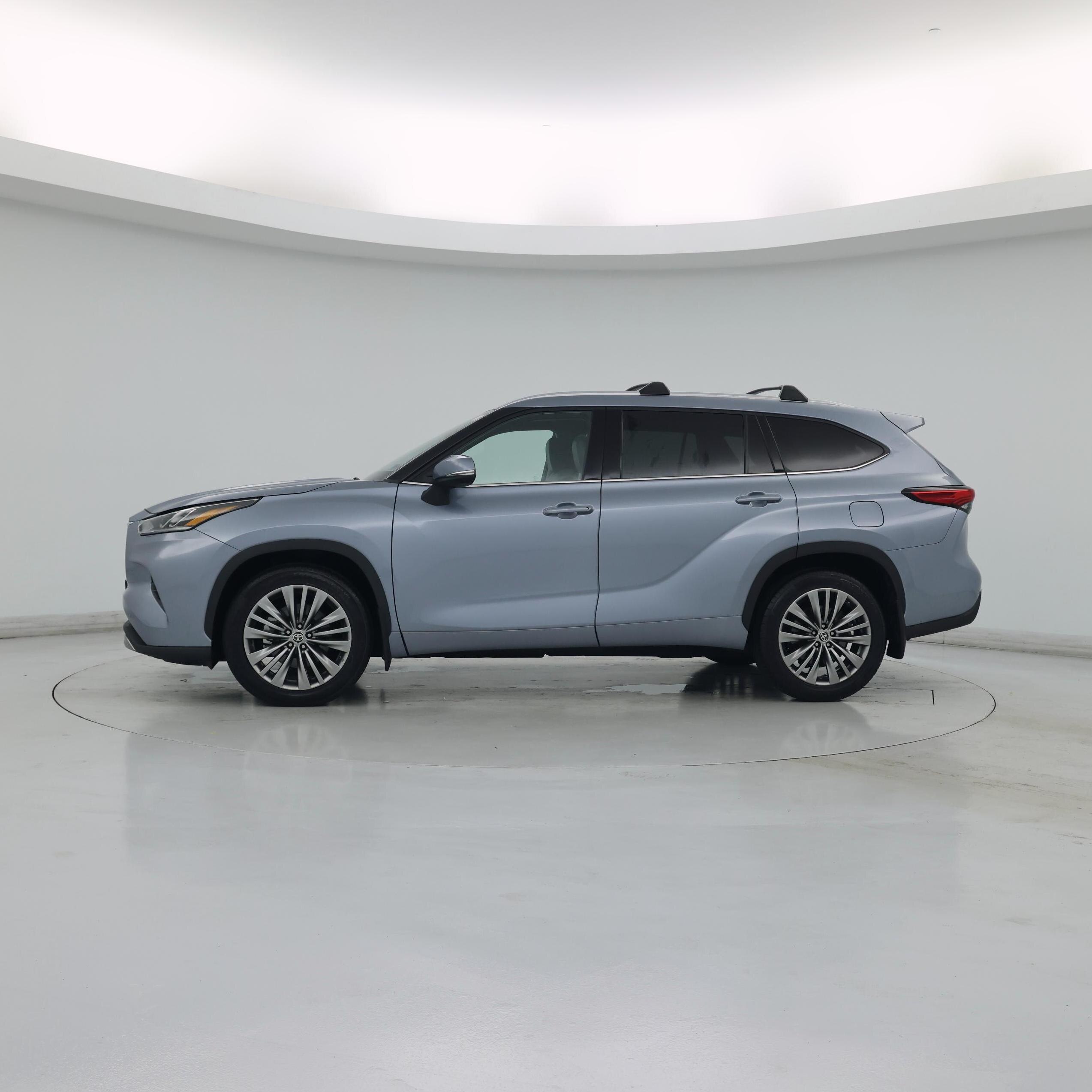 Thumbnail: 2021 Toyota Highlander - 3