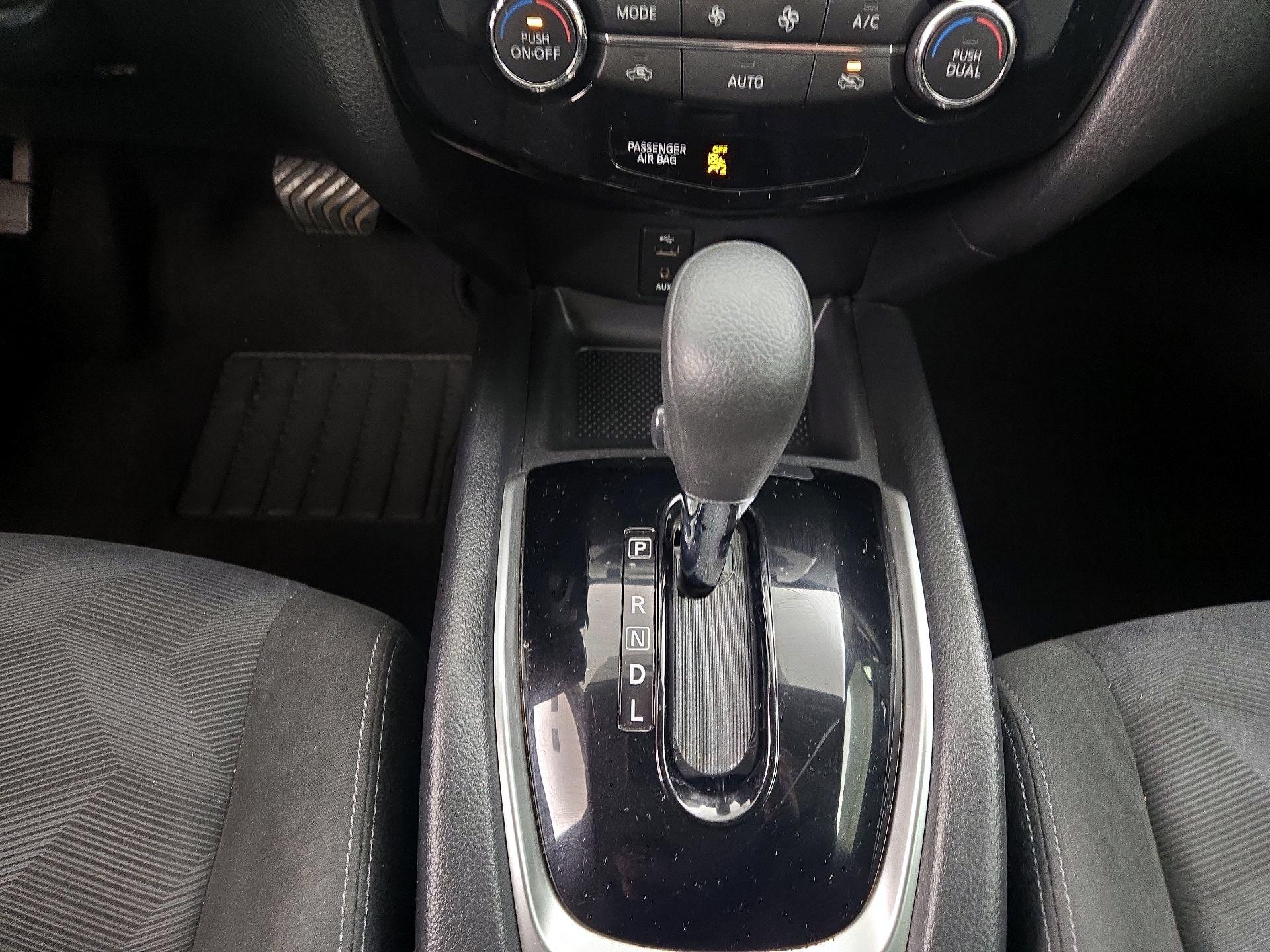 Thumbnail: 2015 Nissan Rogue - 17