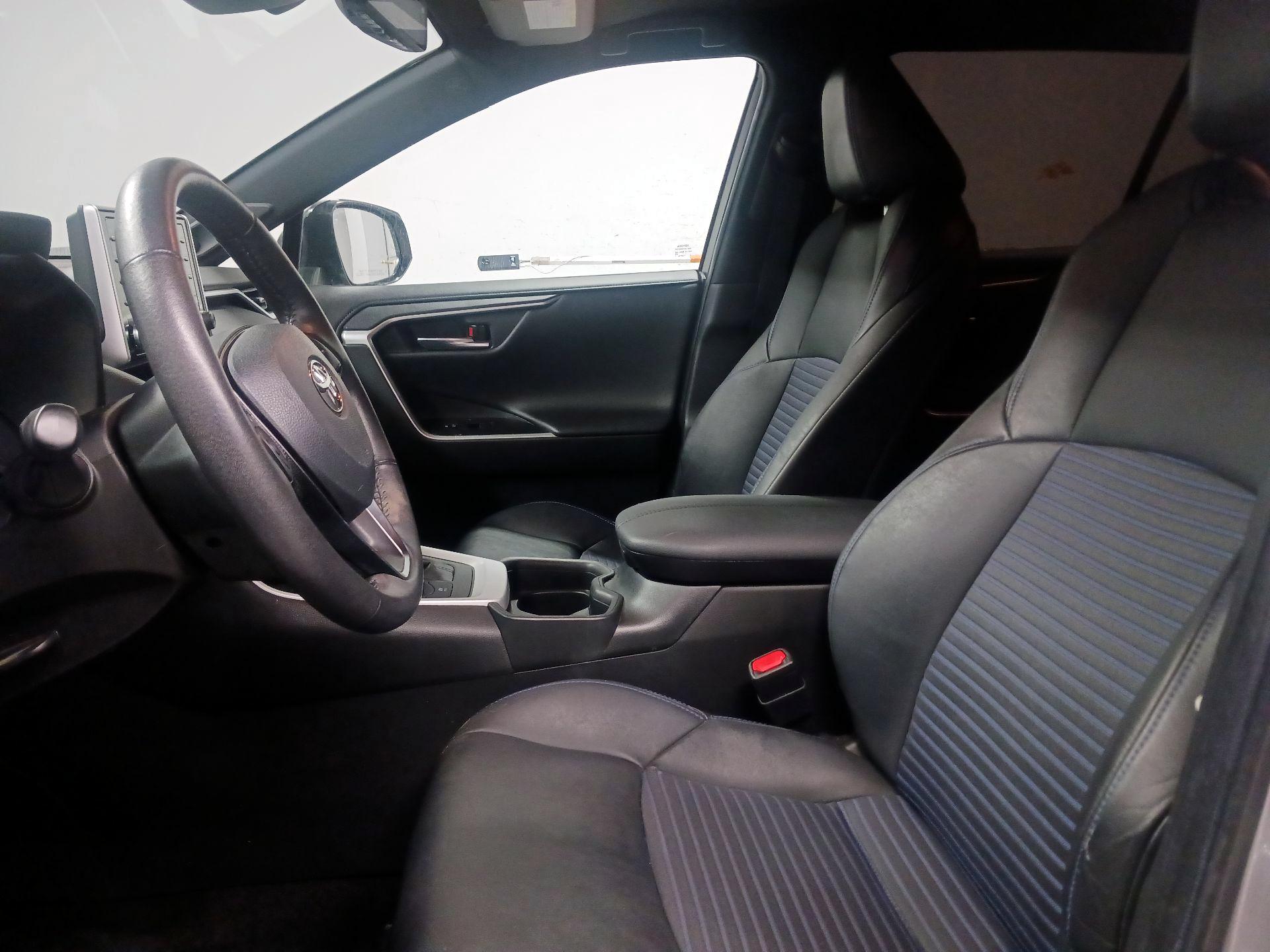 Thumbnail: 2021 Toyota RAV4 - 9