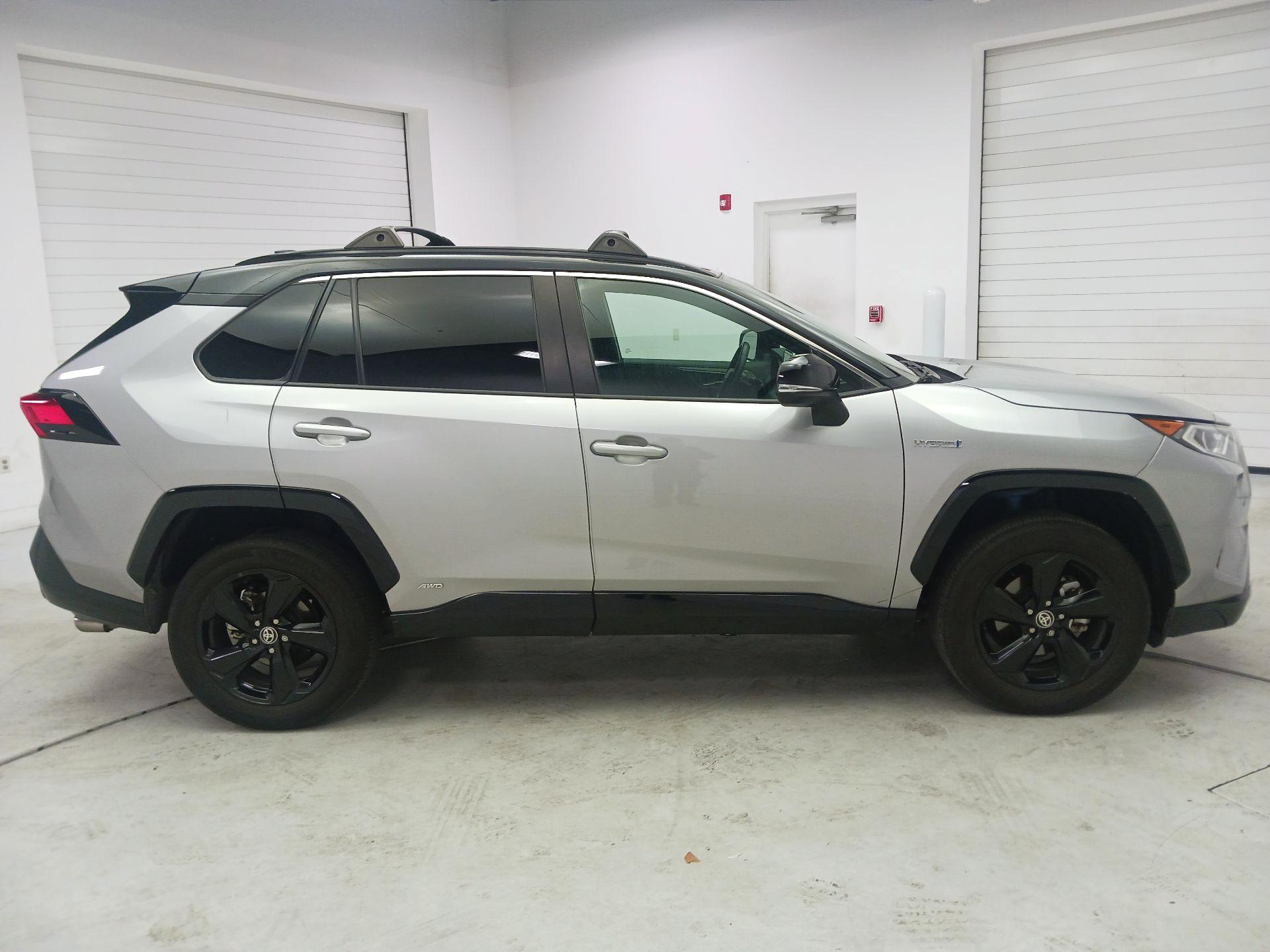Thumbnail: 2021 Toyota RAV4 - 4