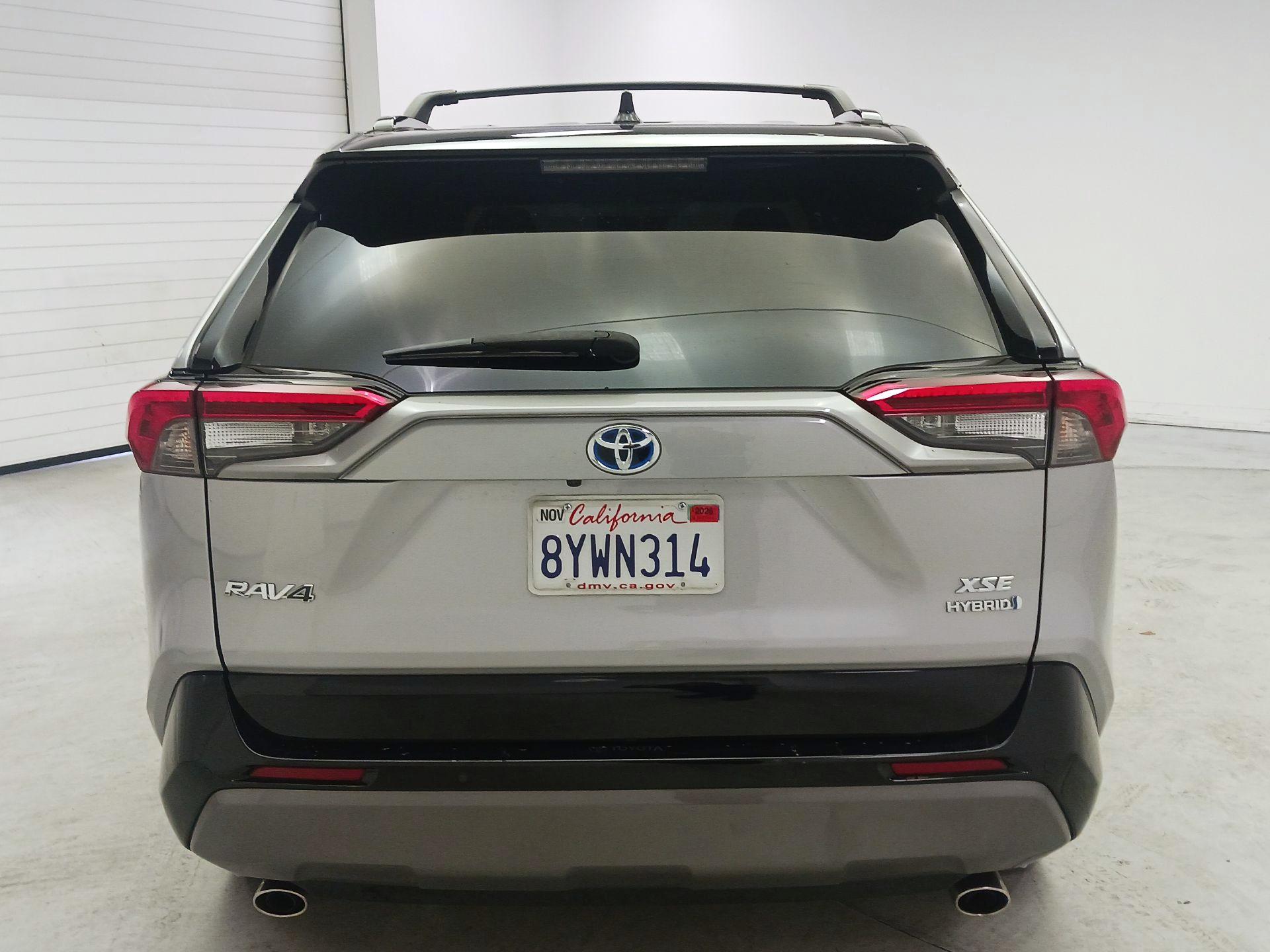 Thumbnail: 2021 Toyota RAV4 - 6