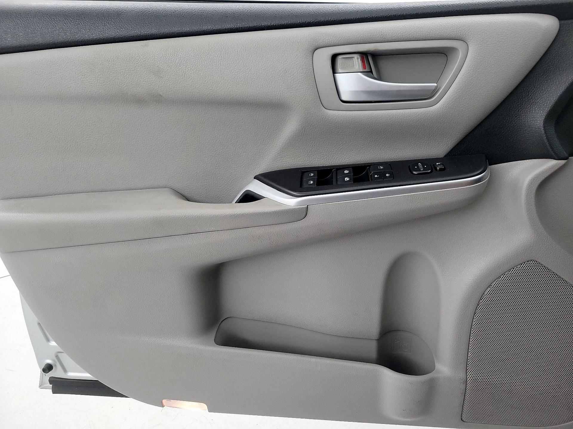Thumbnail: 2017 Toyota Camry - 12