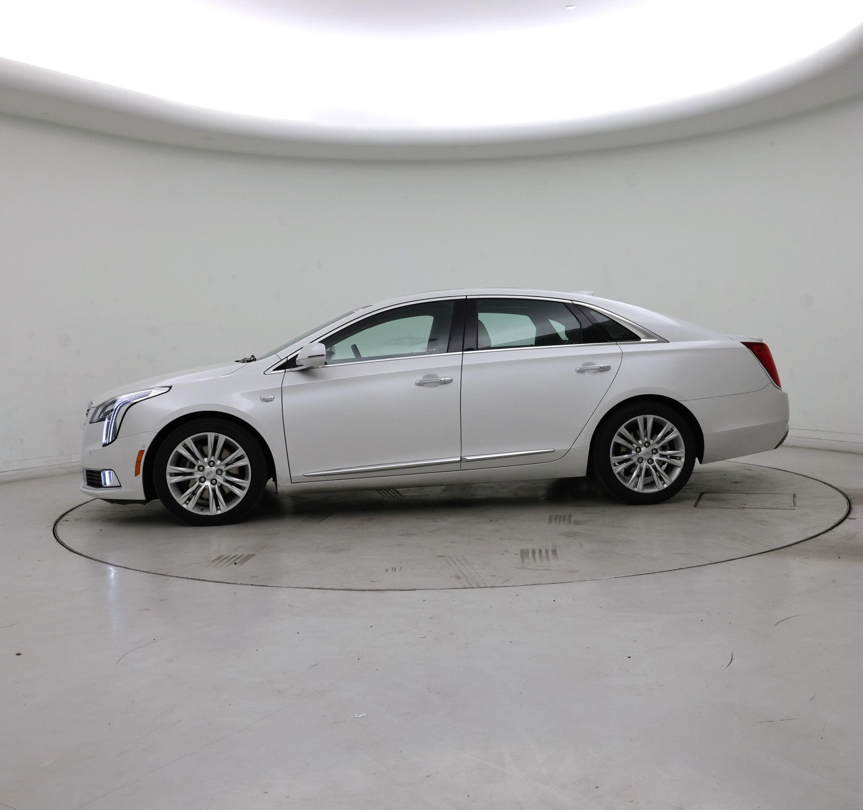 Thumbnail: 2018 Cadillac XTS - 3