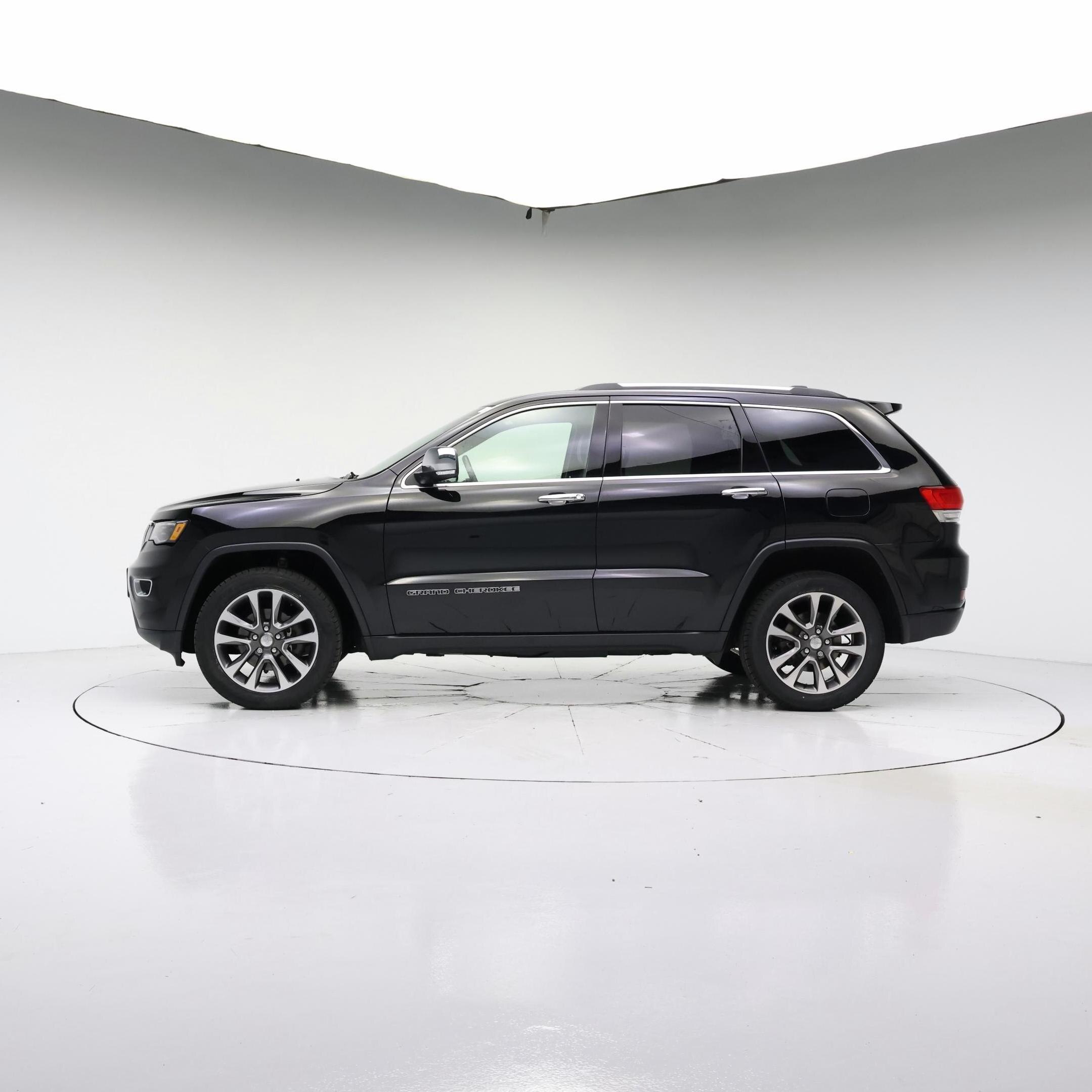 Thumbnail: 2018 Jeep Grand Cherokee - 3