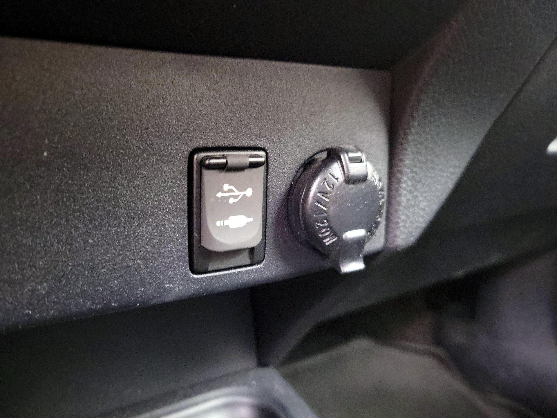 Thumbnail: 2017 Toyota RAV4 - 18