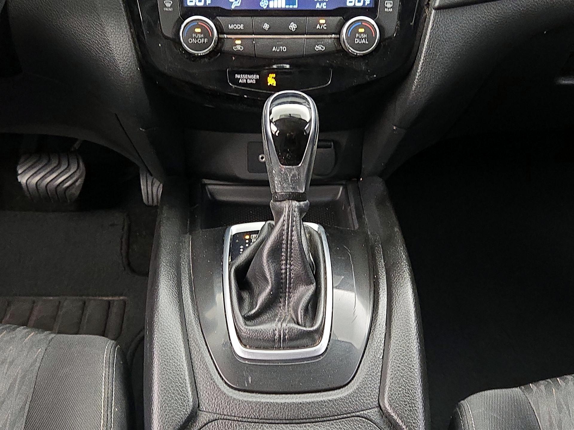 Thumbnail: 2018 Nissan Rogue - 17