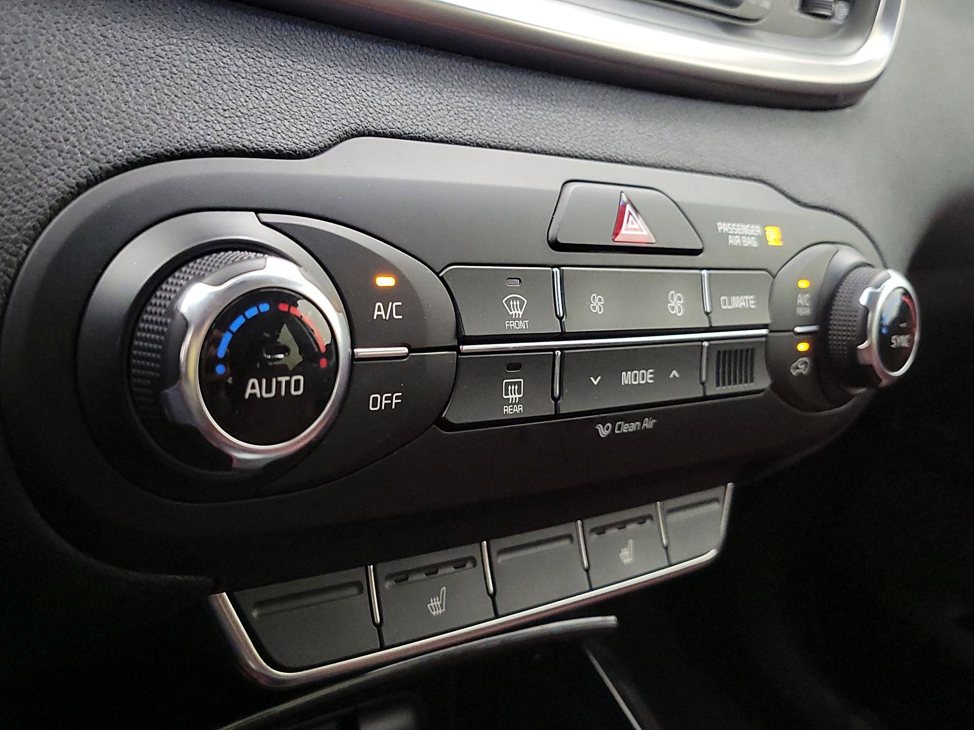 Thumbnail: 2017 Kia Sorento - 17